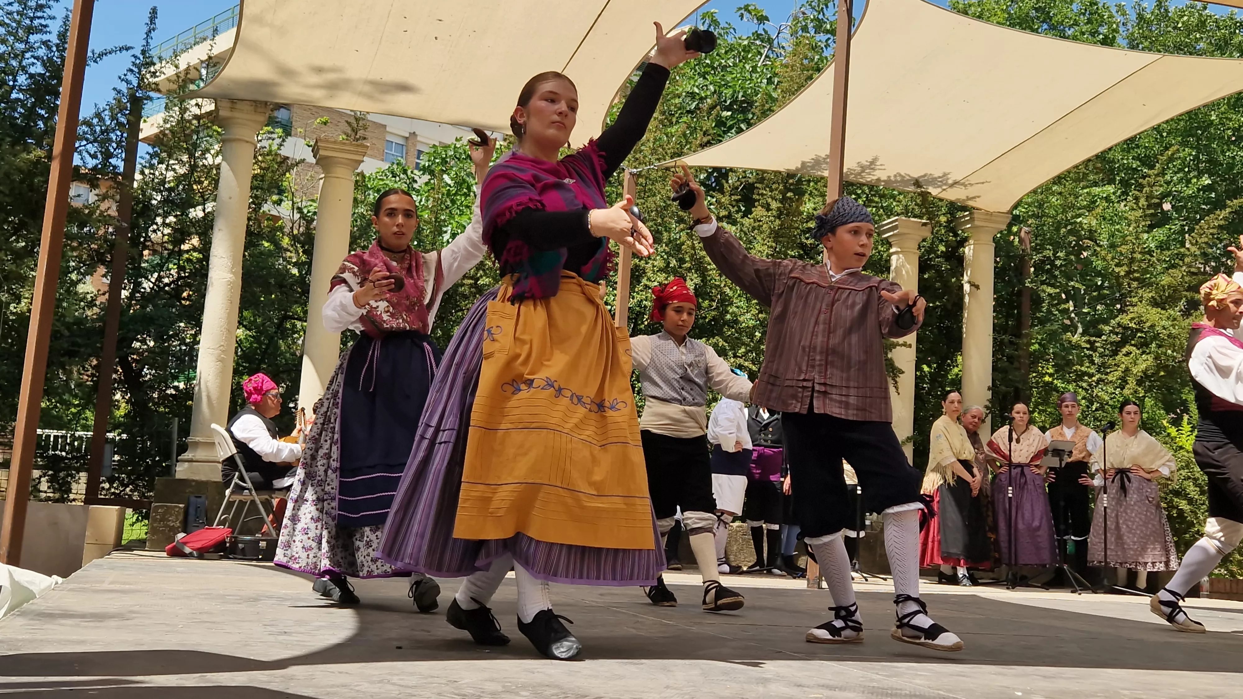 Elenco en el Ciclo de Floklore de Aragón. Foto Myriam Martínez