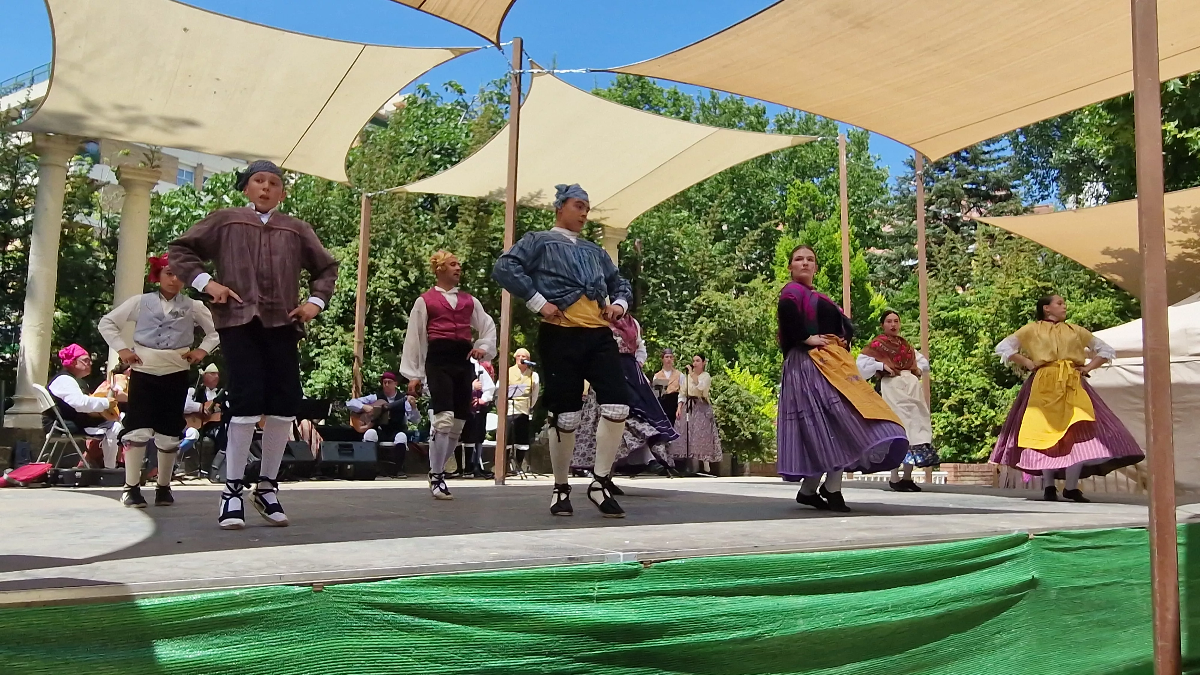 Elenco en el Ciclo de Floklore de Aragón. Foto Myriam Martínez