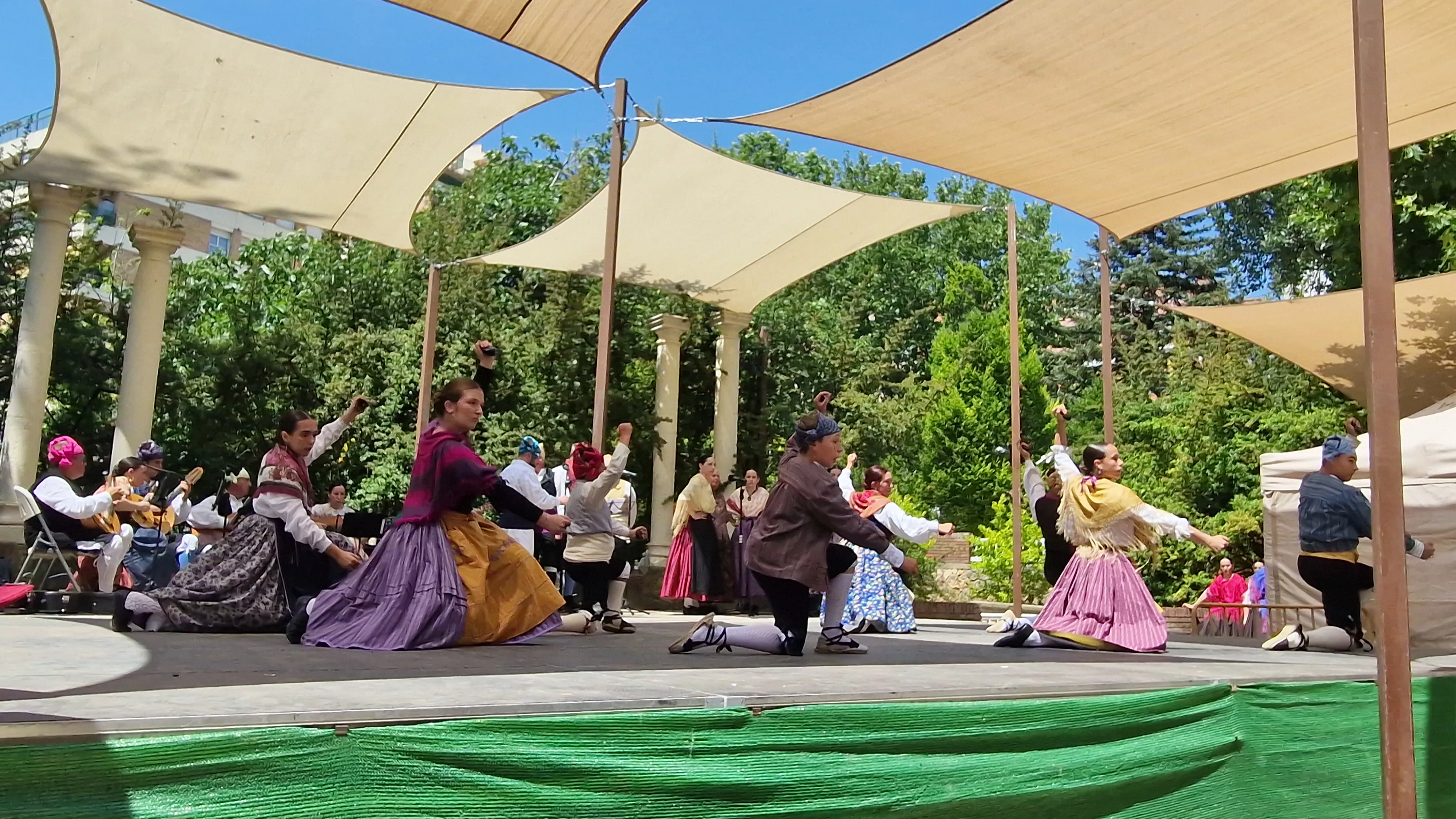 Elenco en el Ciclo de Floklore de Aragón. Foto Myriam Martínez