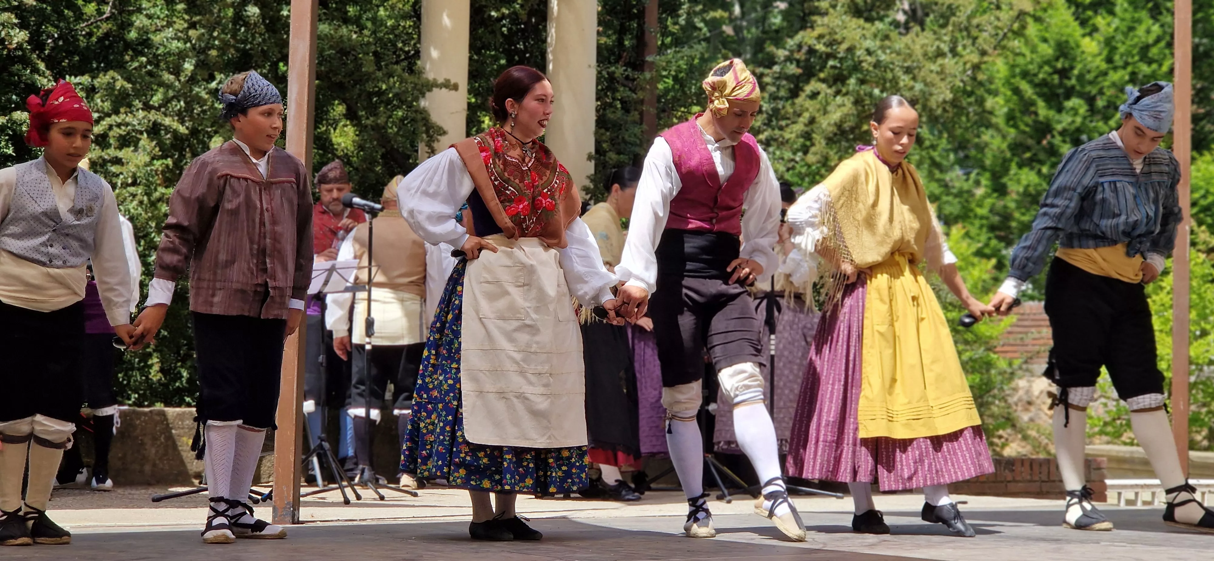 Elenco en el Ciclo de Floklore de Aragón. Foto Myriam Martínez