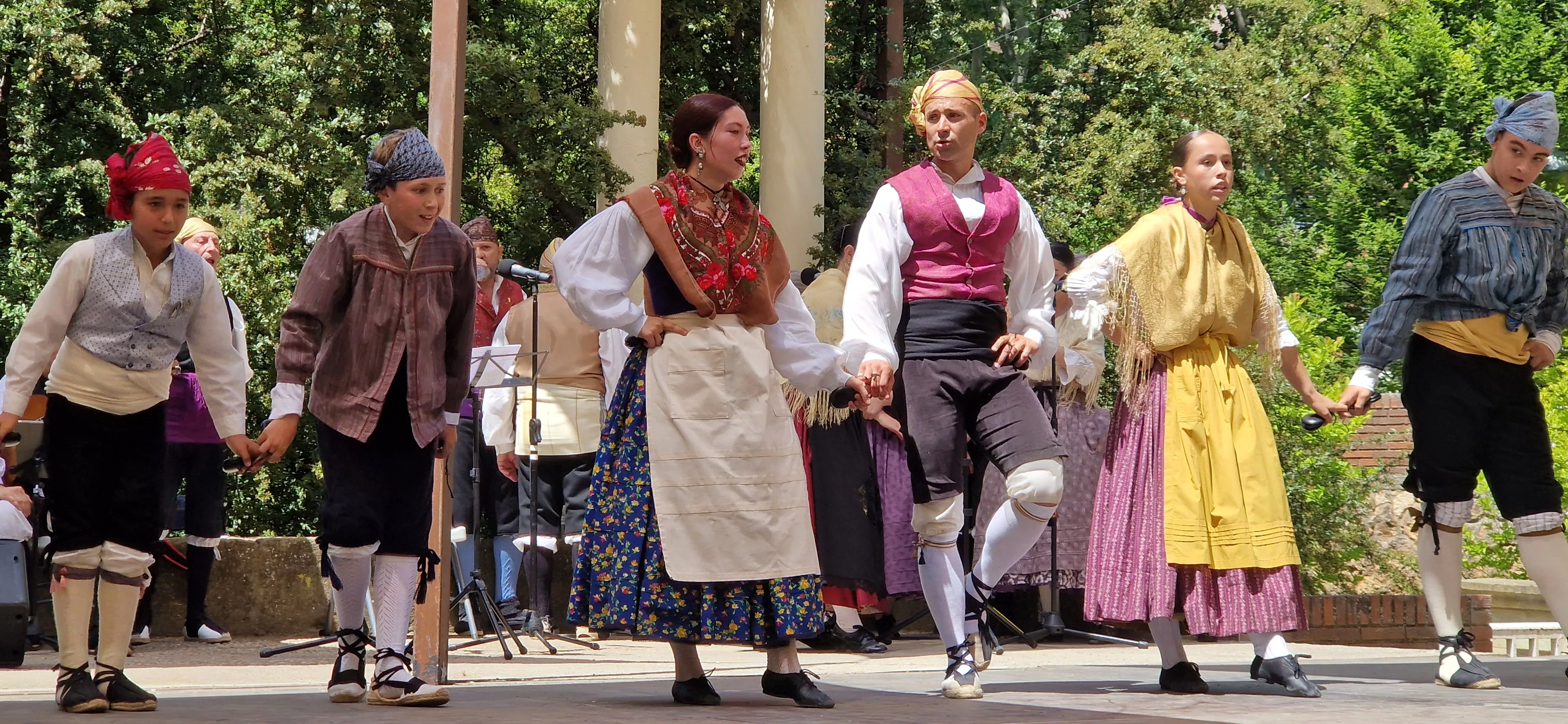 Elenco en el Ciclo de Floklore de Aragón. Foto Myriam Martínez