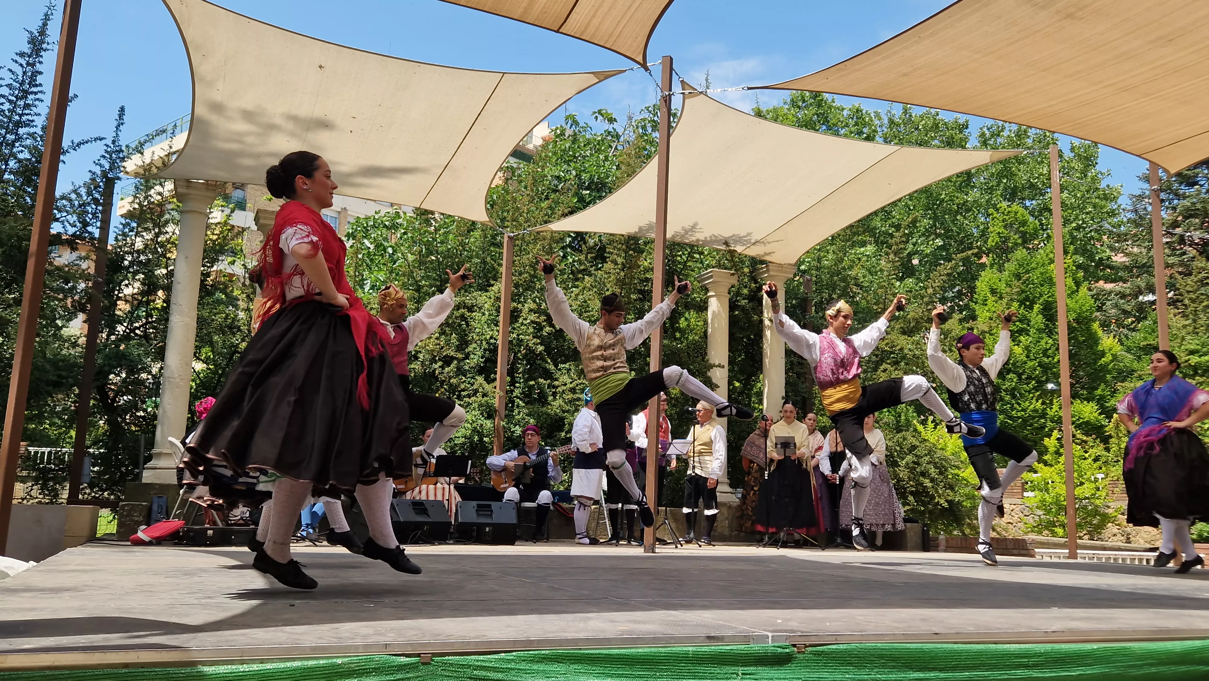 Elenco en el Ciclo de Floklore de Aragón. Foto Myriam Martínez