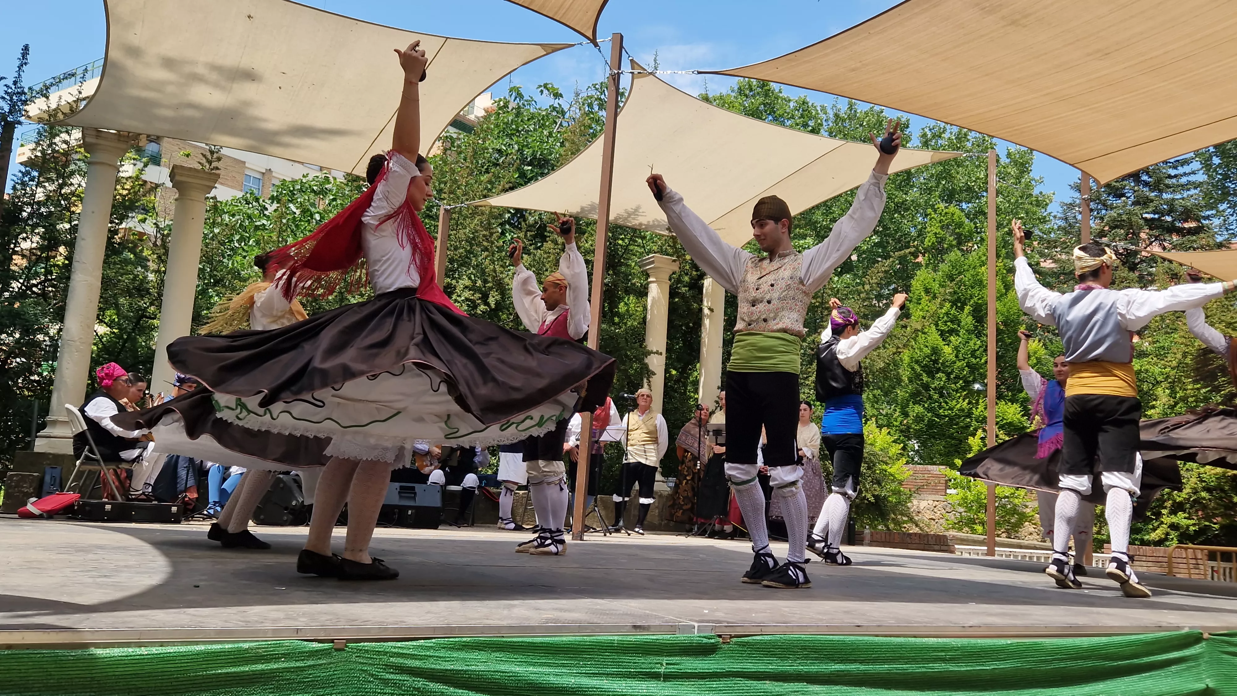 Elenco en el Ciclo de Floklore de Aragón. Foto Myriam Martínez