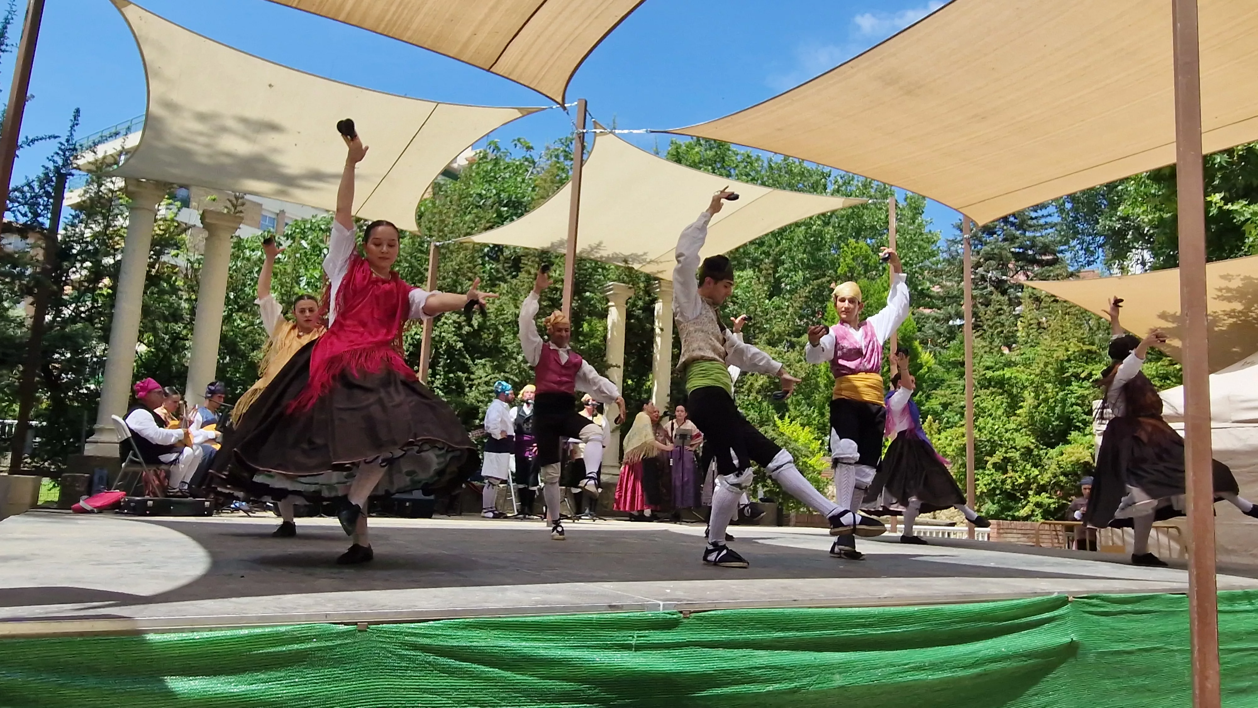 Elenco en el Ciclo de Floklore de Aragón. Foto Myriam Martínez