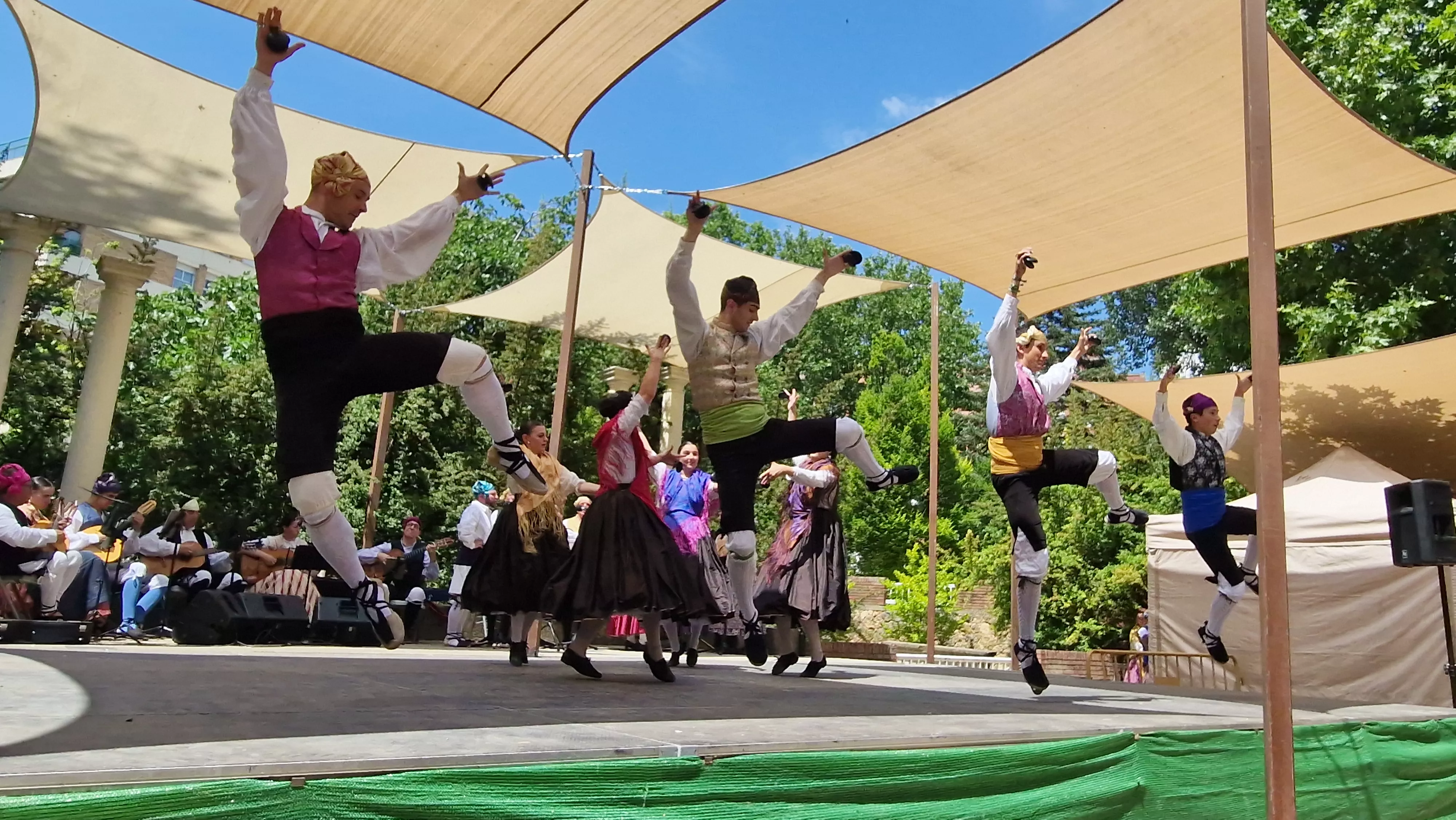 Elenco en el Ciclo de Floklore de Aragón. Foto Myriam Martínez