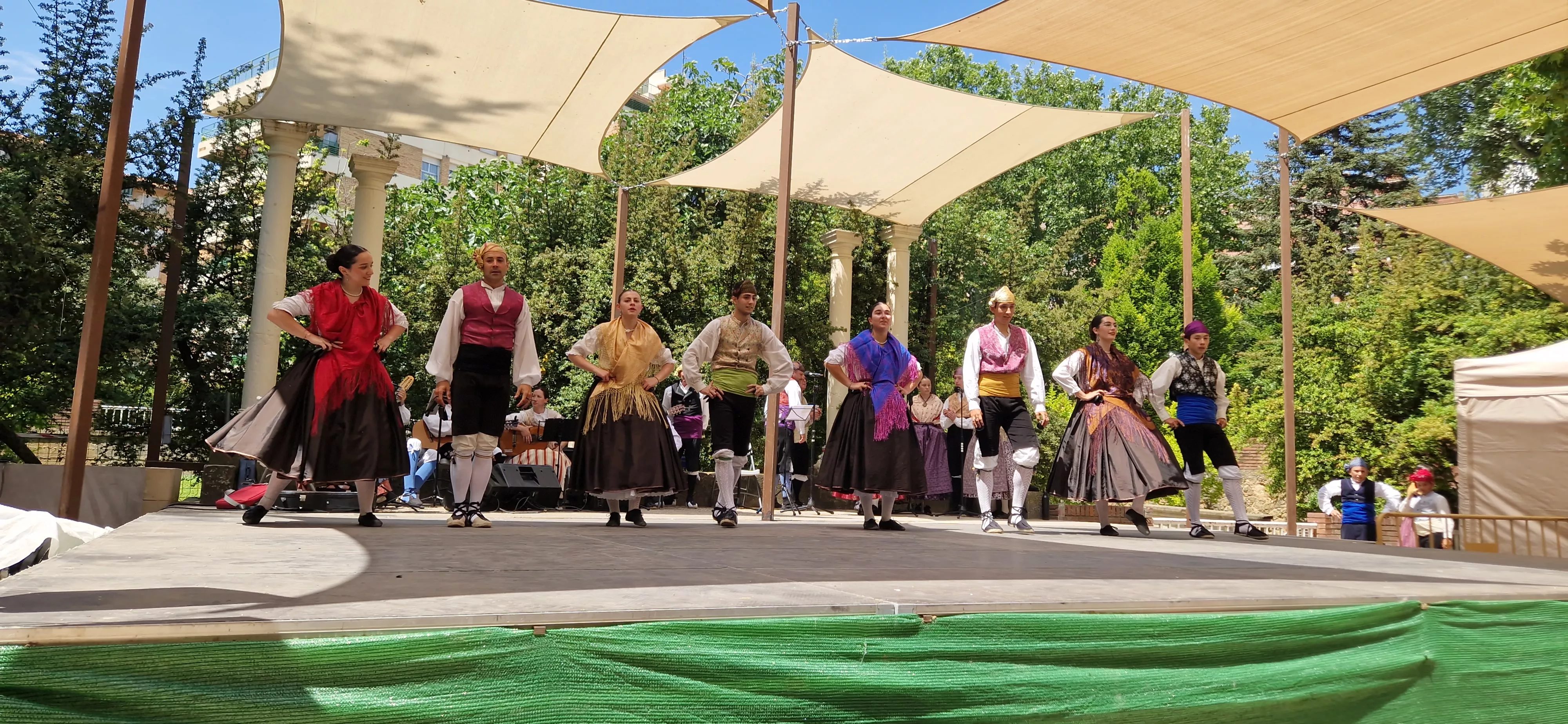 Elenco en el Ciclo de Floklore de Aragón. Foto Myriam Martínez