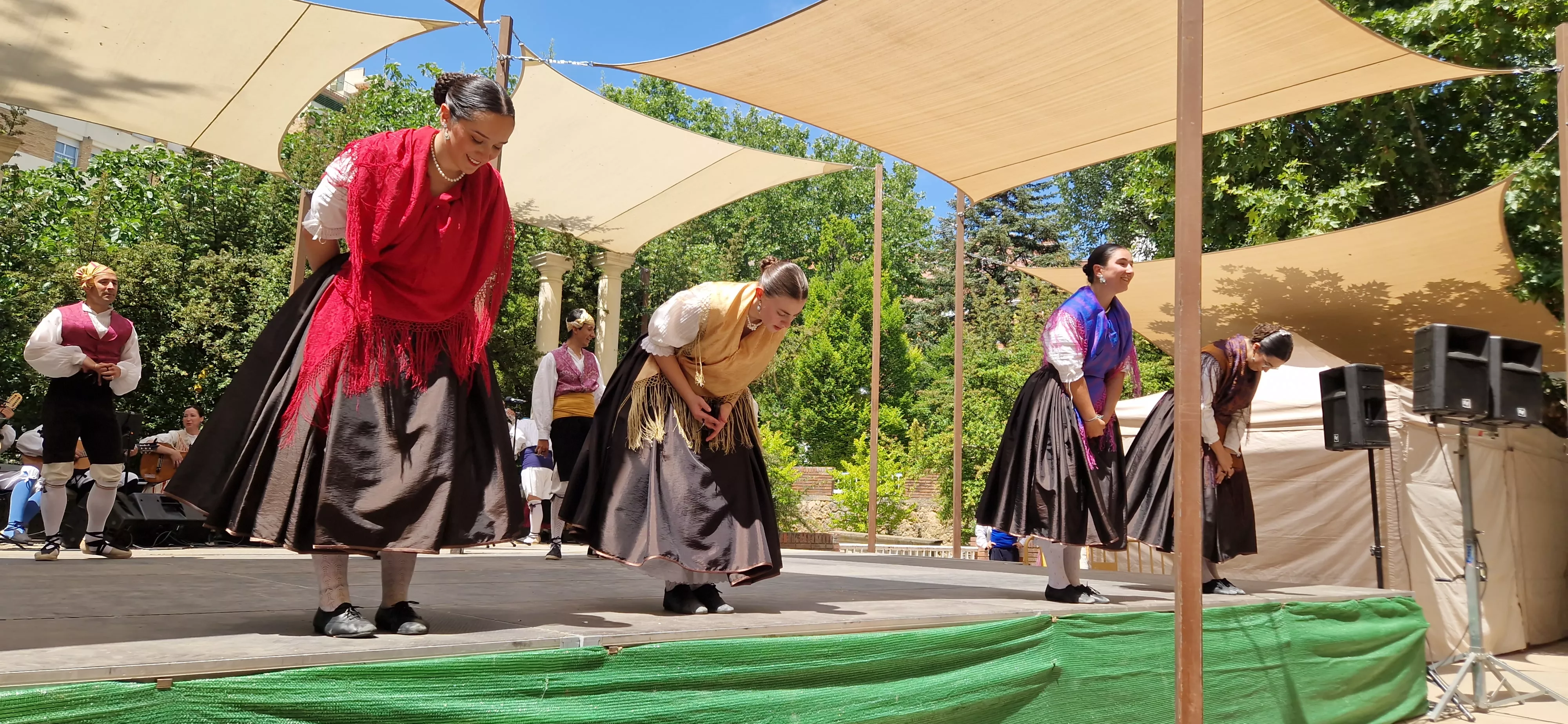 Elenco en el Ciclo de Floklore de Aragón. Foto Myriam Martínez