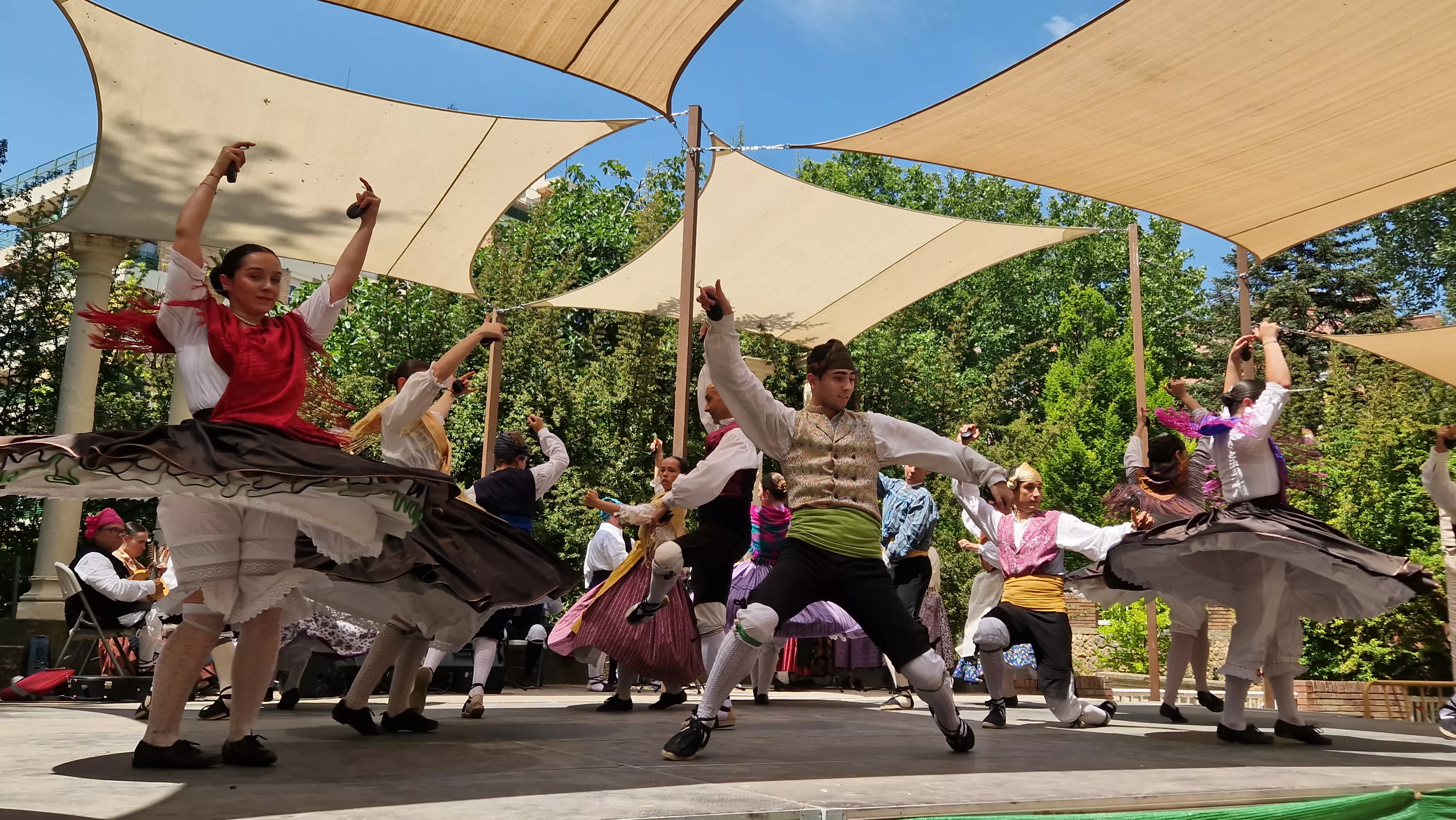 Elenco en el Ciclo de Floklore de Aragón. Foto Myriam Martínez