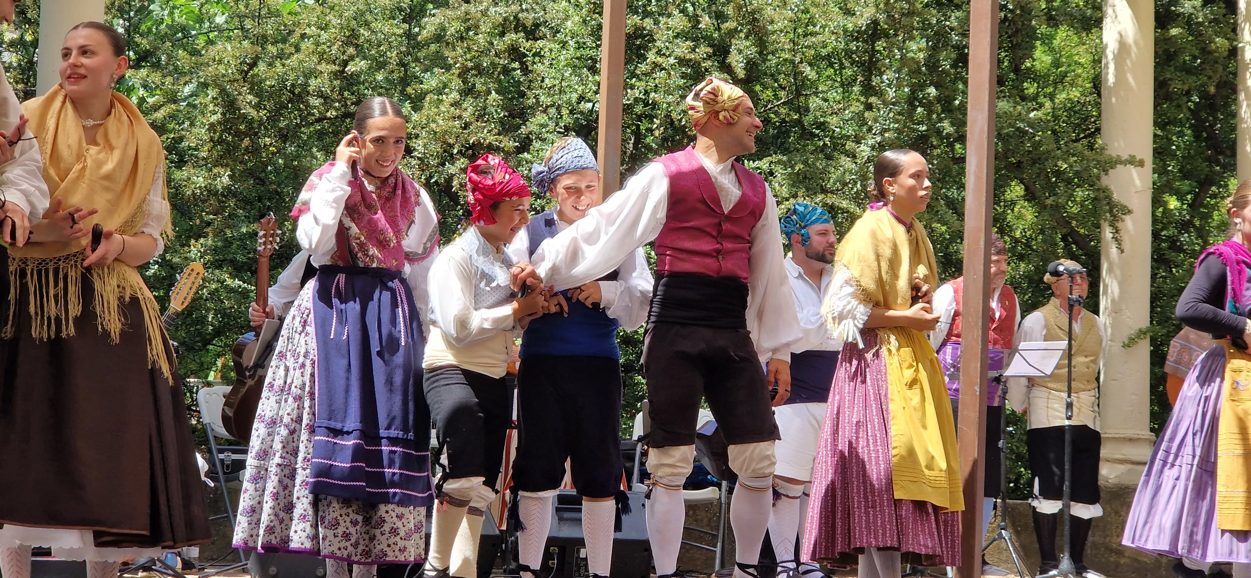 Elenco en el Ciclo de Floklore de Aragón. Foto Myriam Martínez