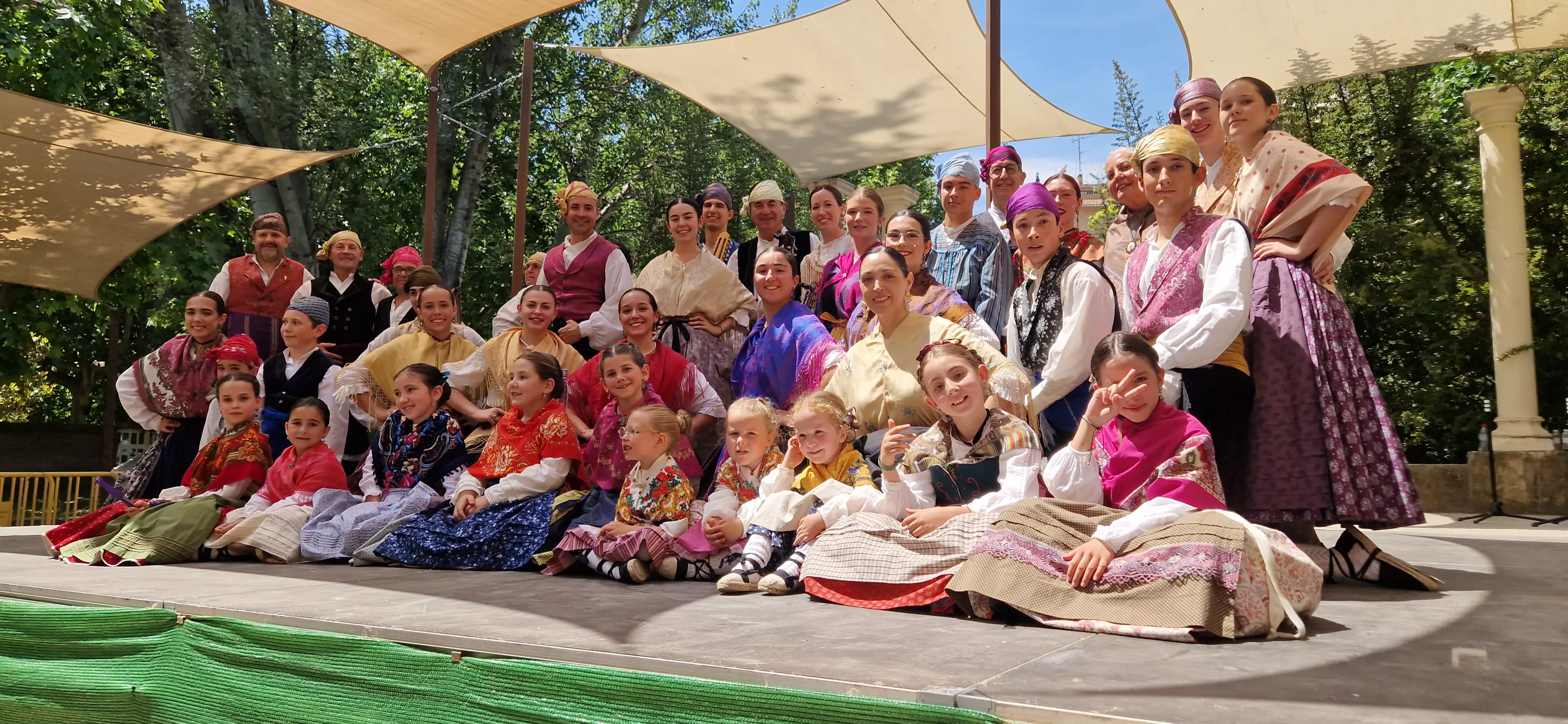 Elenco en el Ciclo de Floklore de Aragón. Foto Myriam Martínez