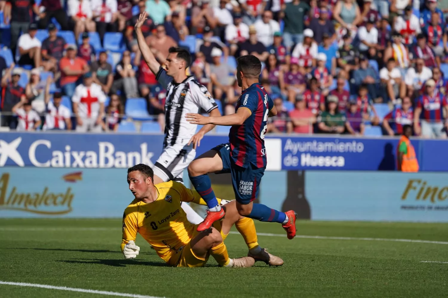 Imágenes de ambiente en El Alcoraz, SD Huesca-CD Castellón. Foto: Dani Vidal @fotomaniafut