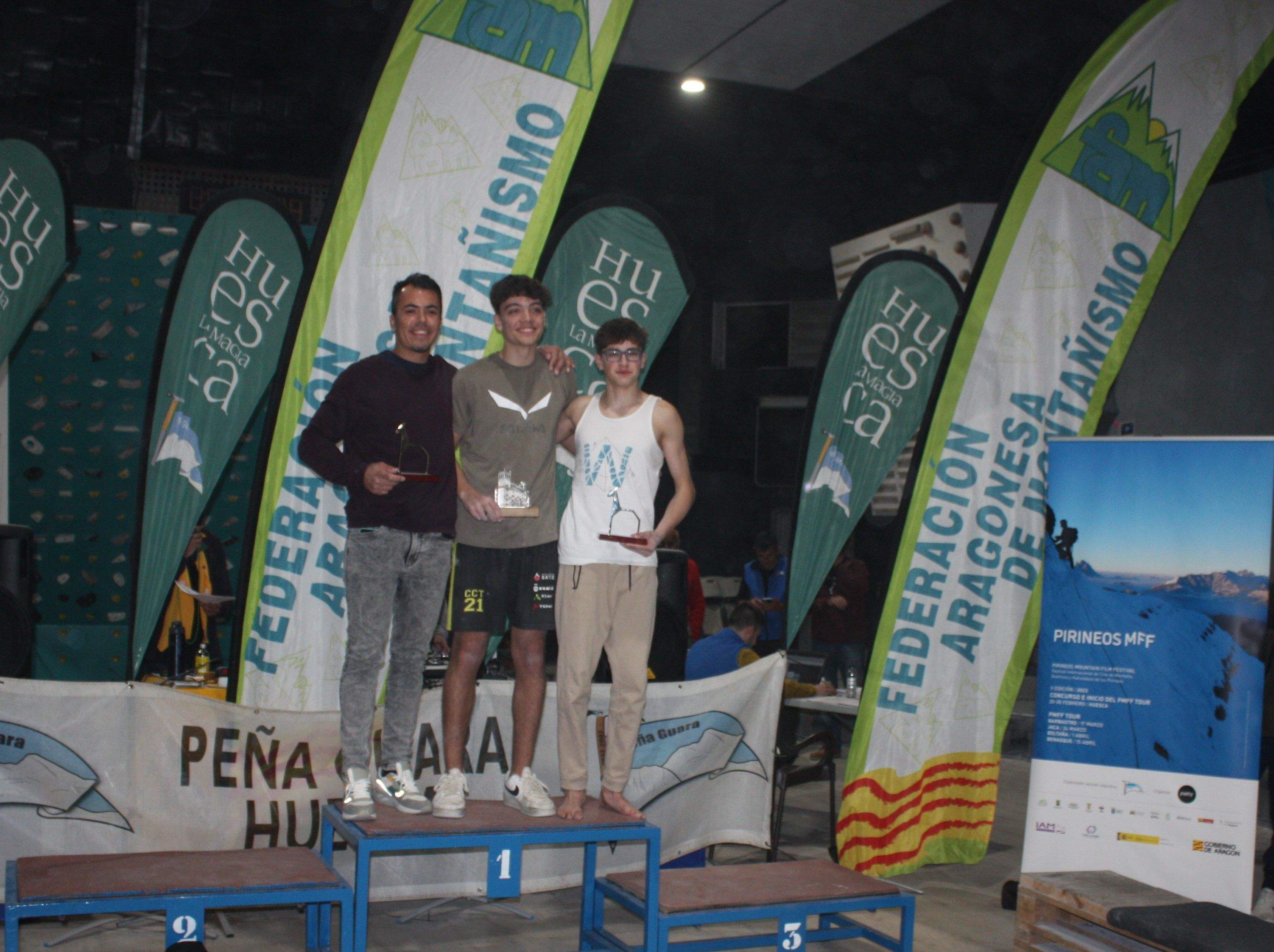 Alex Paz Ian Cano y Lizer Aznárez, el podio masculino del Campeonato de Aragón de Escalada.