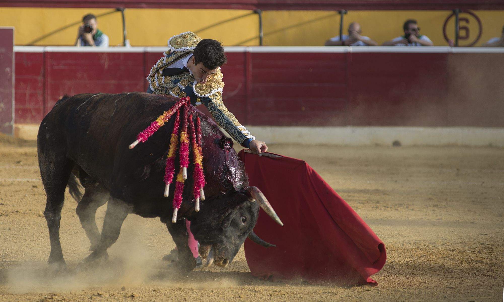 Tomás Rufo salió por la puerta grande en su primera tarde en Huesca. Foto Jacques Valat 