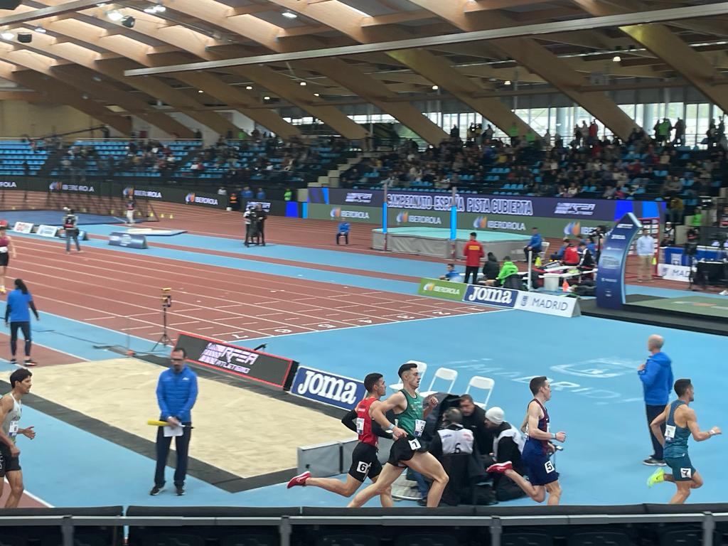 Imágenes del Campeonato de España en pista cubierta. Semifinal de 1.500 con Jorge Torre.