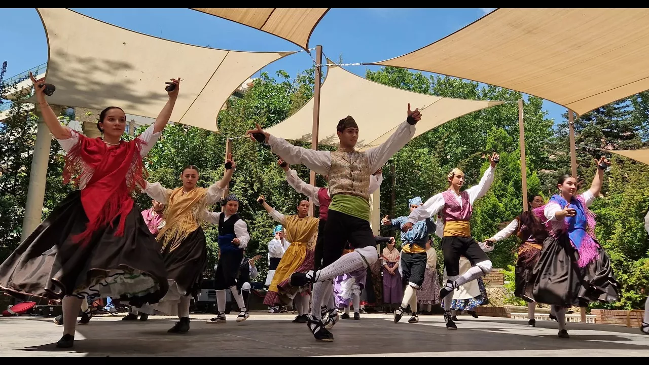 Elenco Aragonés llena de jota el Teatro Griego de Huesca