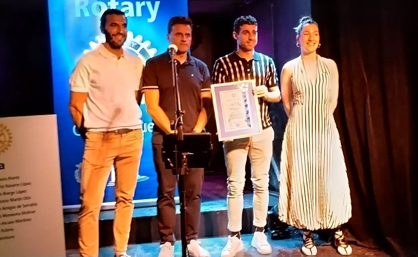 Entrega de la distinción rotaria
