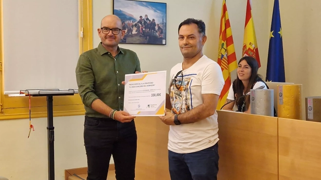 IES Monegros-Gaspar Lax, lo más creativos en la entrega de premios del Gran Concurso del Hormigón. Foto Myriam Martínez IES Monegros-Gaspar Lax, lo más creativos en la entrega de premios del Gran Concurso del Hormigón. Foto Myriam Martínez
