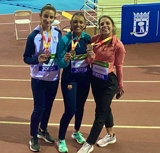 Imágenes del Campeonato de España de pista cubierta. Podio de 60 lisos con Elena Guiu.