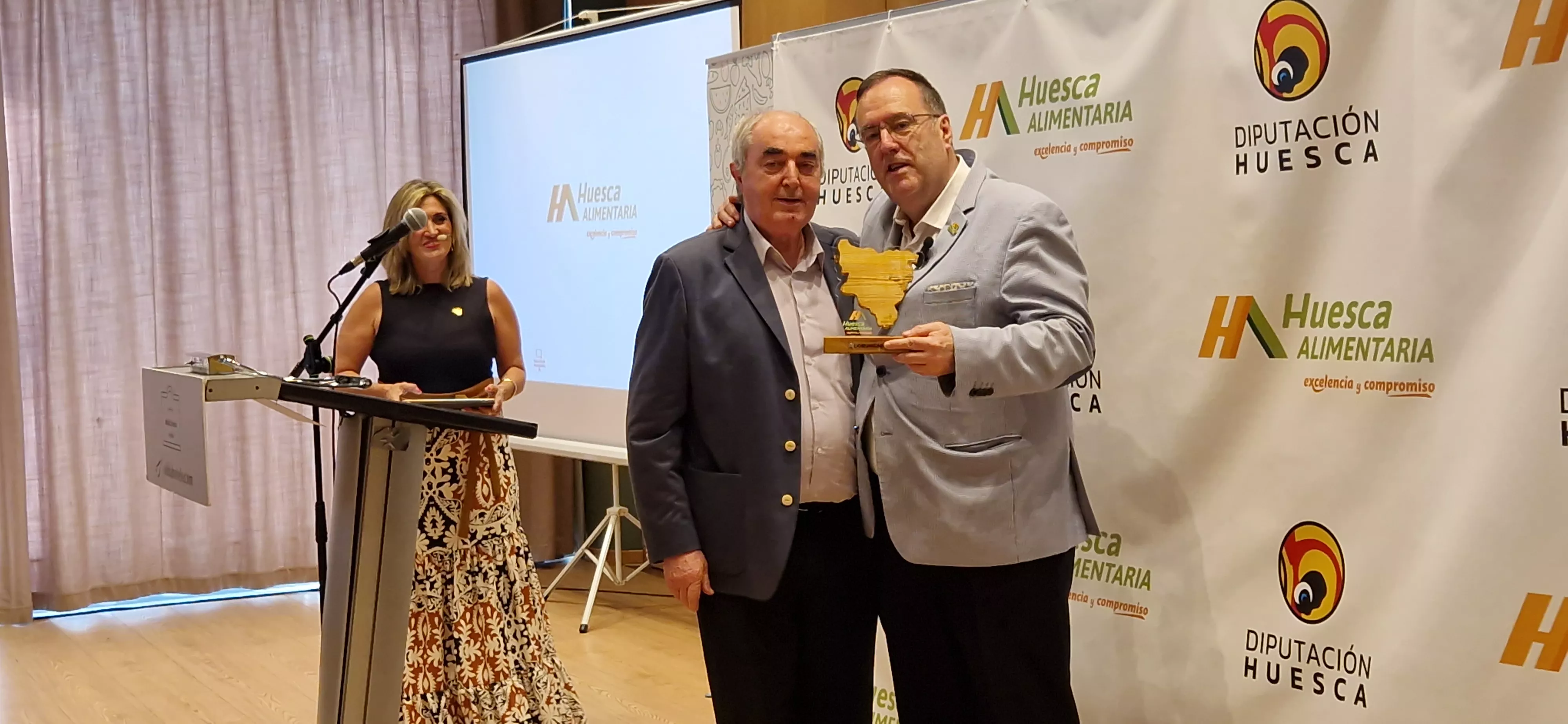 Javier García Antón, premio a la Comunicación, en la Gala de Huesca Alimentaria 2026. Foto Myriam Martínez