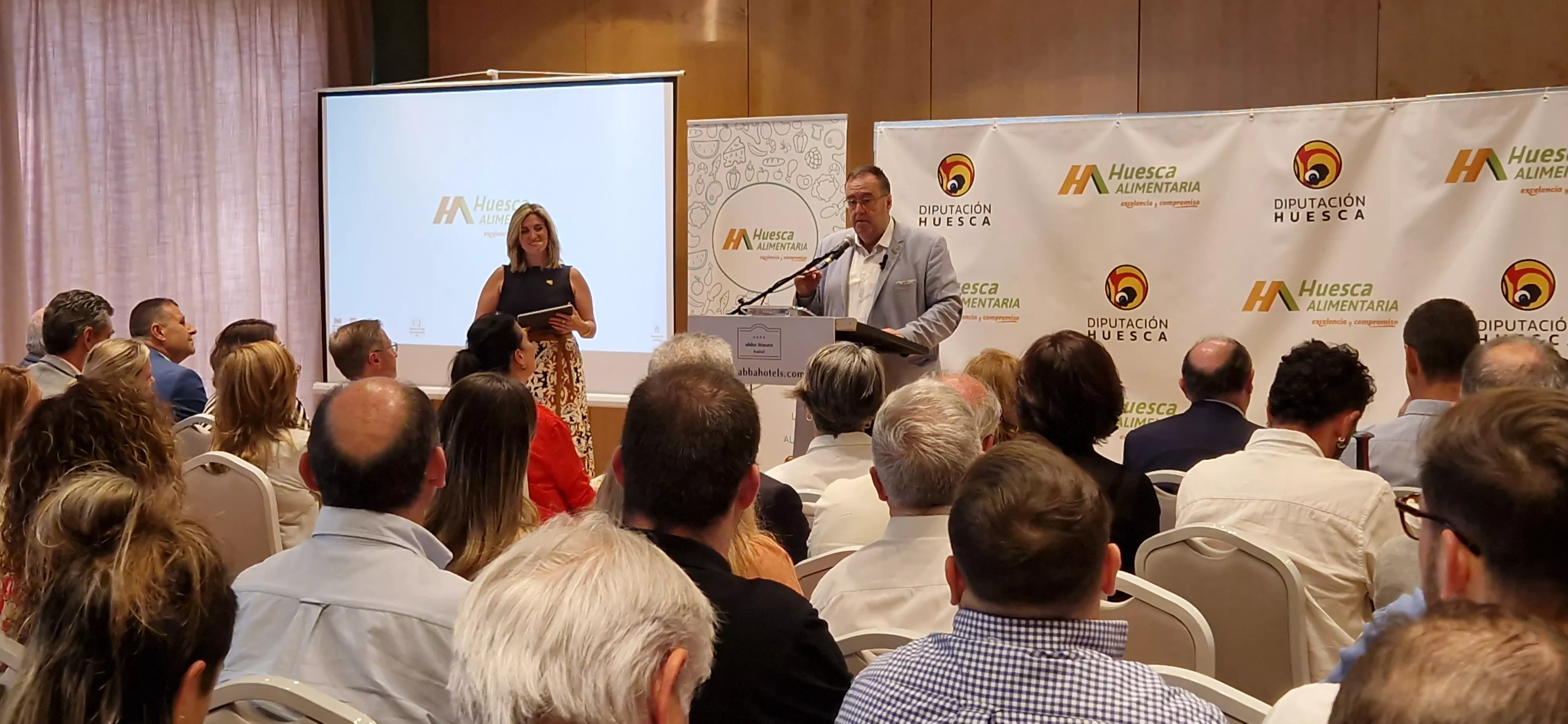 Javier García Antón, premio a la Comunicación, en la Gala de Huesca Alimentaria 2026. Foto Myriam Martínez