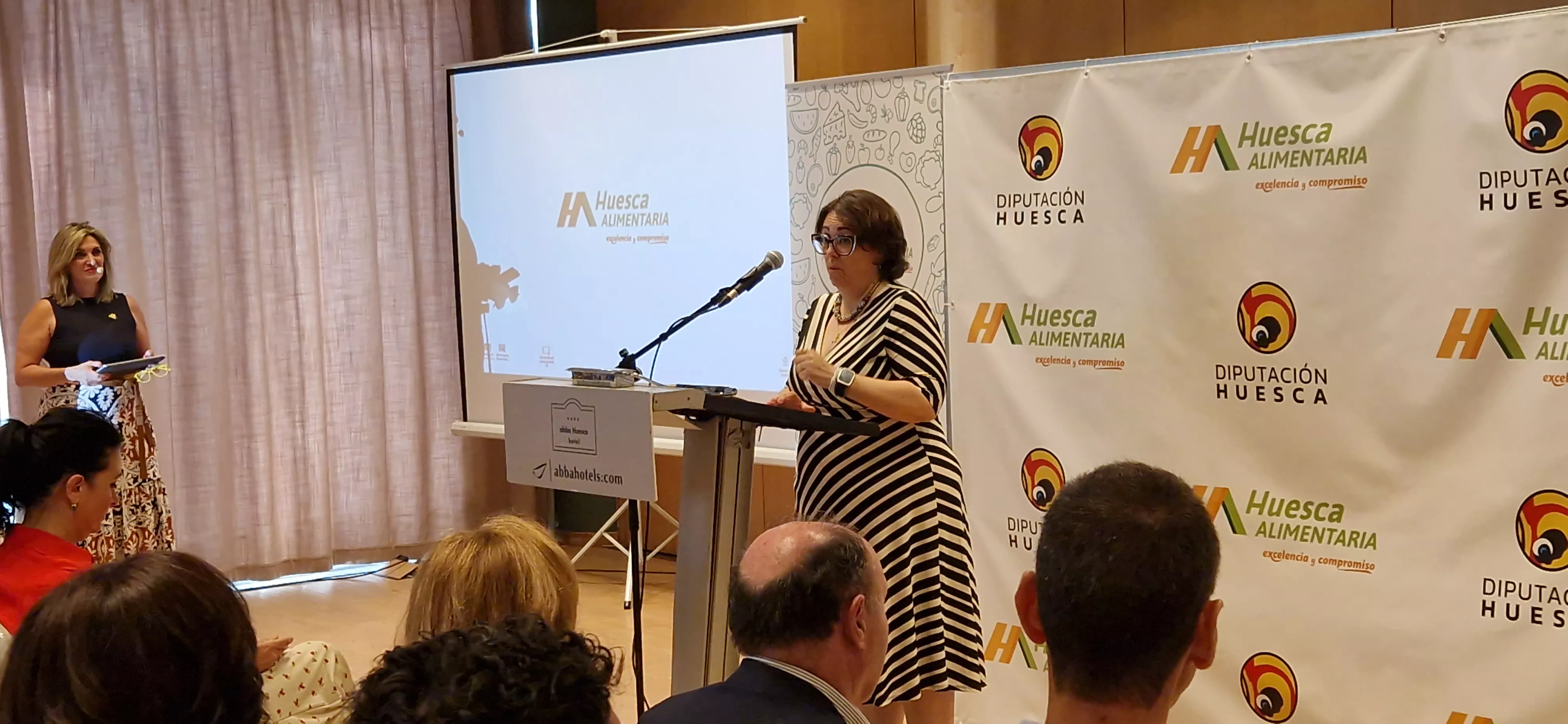 La consejera de Agricultura del Gobierno de Aragón, Arantxa Simón, en la Gala de Huesca Alimentaria 2026. Foto Myriam Martínez