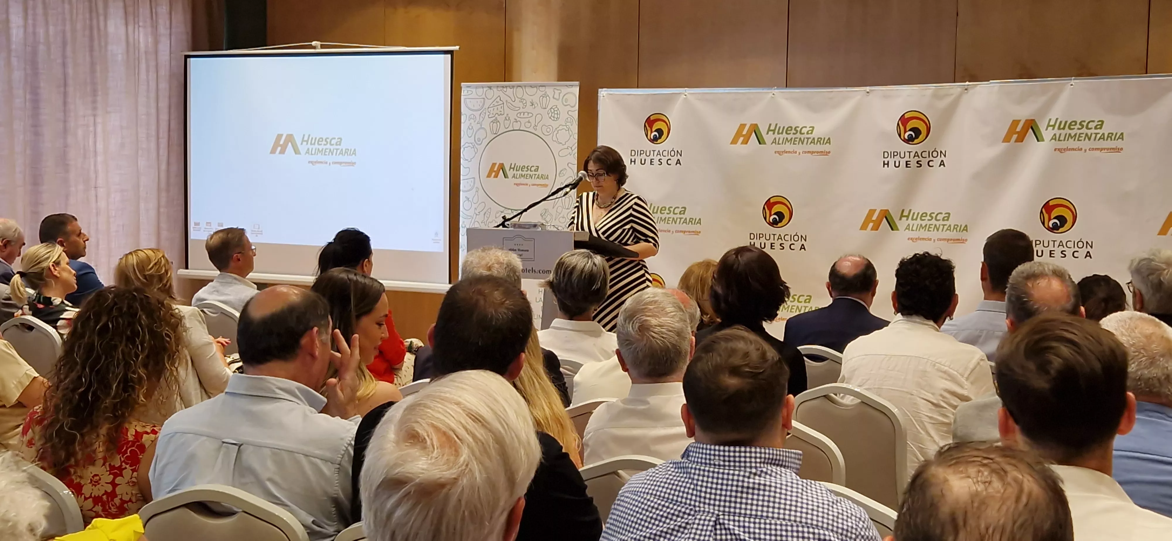 La consejera de Agricultura del Gobierno de Aragón, Arantxa Simón, en la Gala de Huesca Alimentaria 2026. Foto Myriam Martínez
