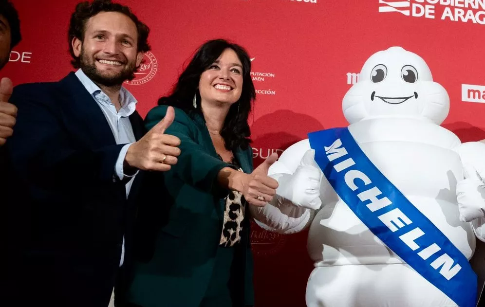 Isaac Claver y Lorena Orduna con Bibendum