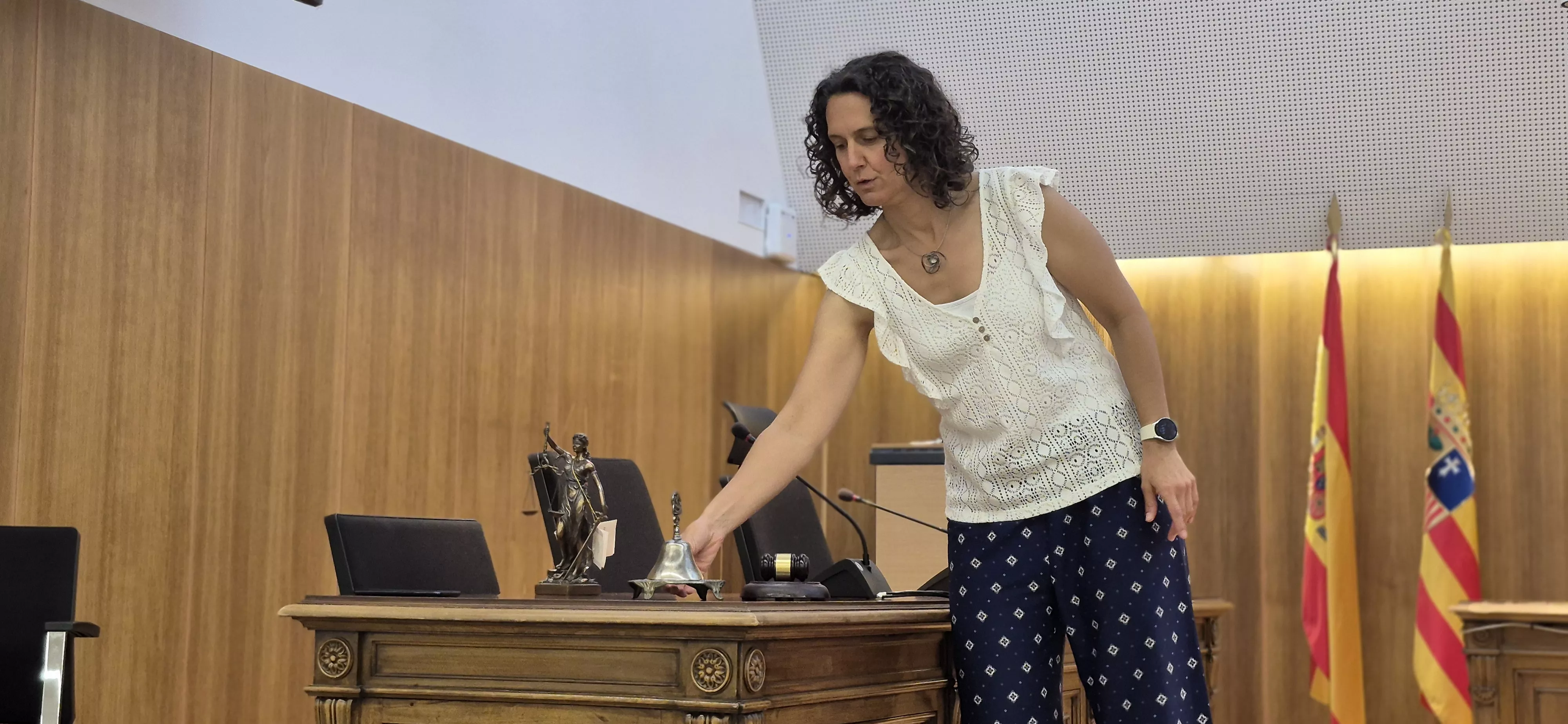 Alumnado del IES Ramón y Cajal entra en la Audiencia de Huesca. Foto Myriam Martínez