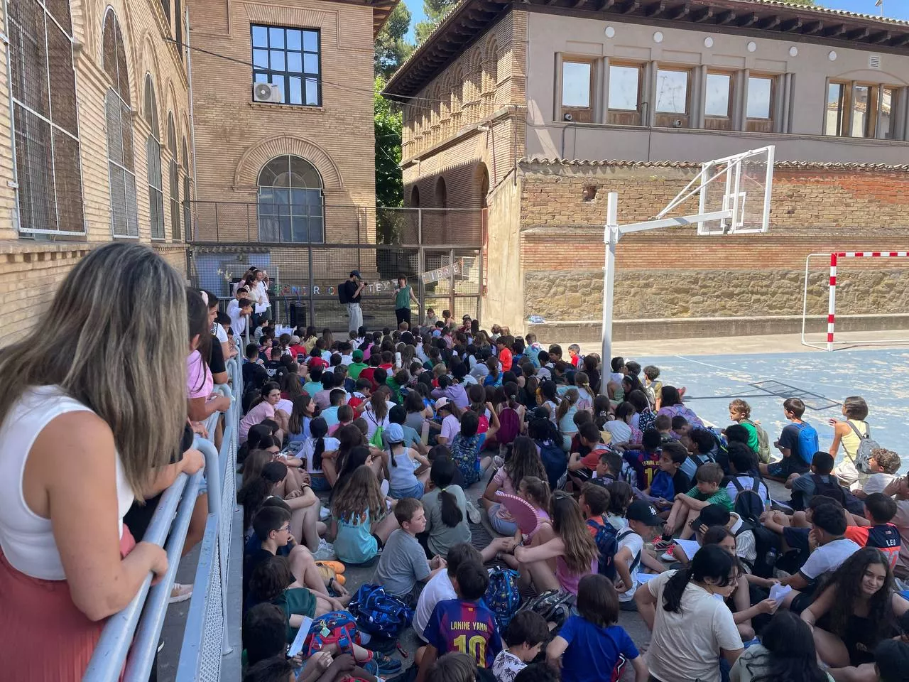 alumnado en el cierre de la actividad.