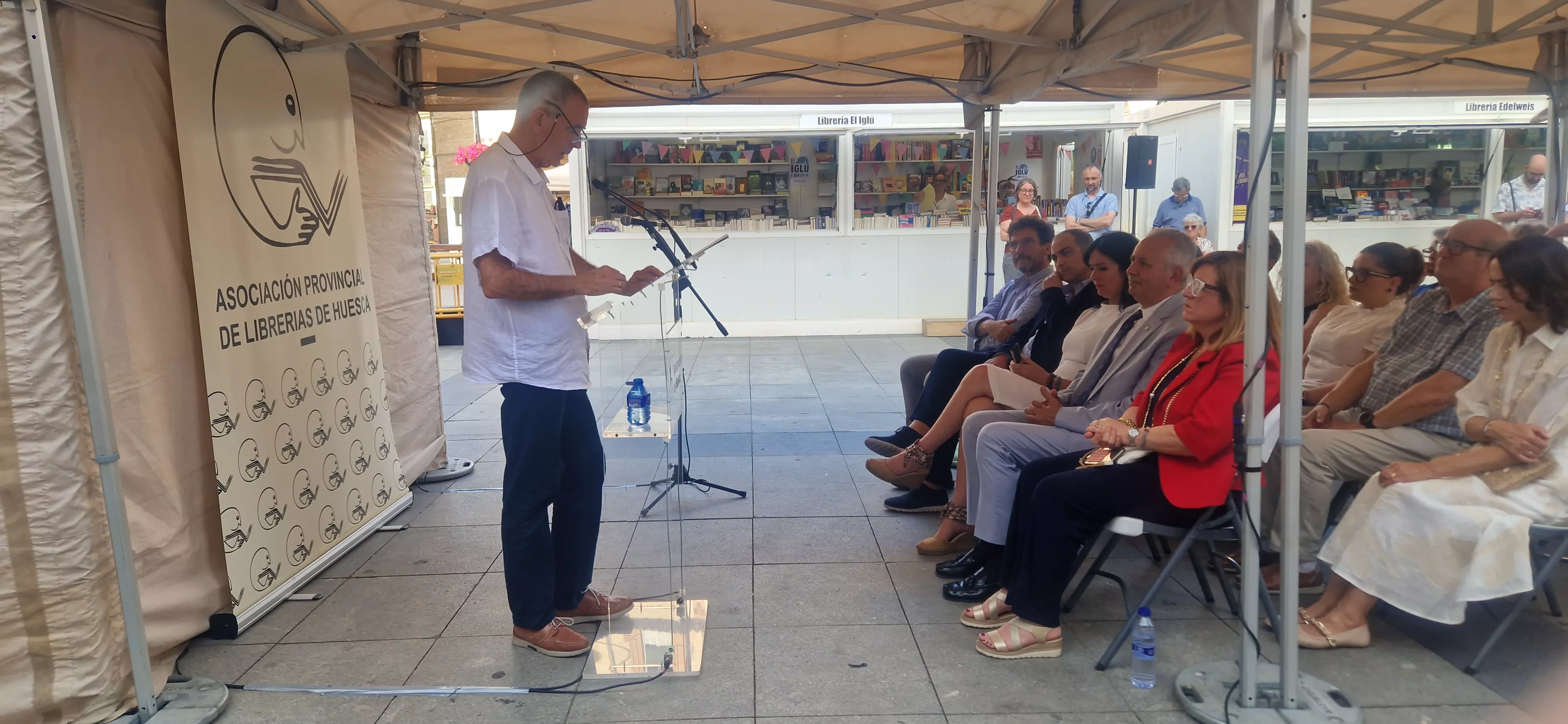 Enrique Satué. Inauguración de la 42ª Feria del Libro de Huesca. Foto Myriam Martínez