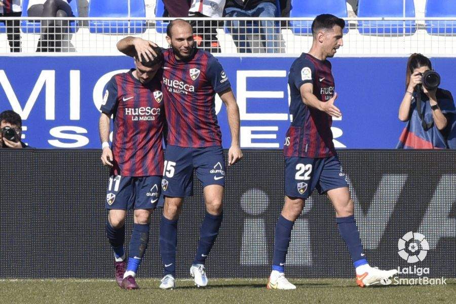 Jeremy y Joaquín celebran el gol del Huesca