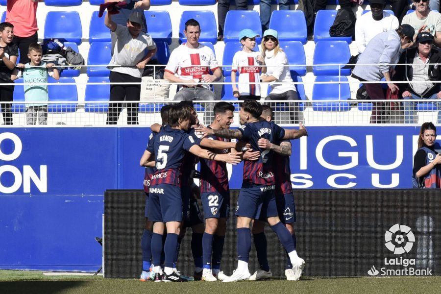Los jugadores del Huesca celebran el gol de Joaquín. Foto: LaLiga