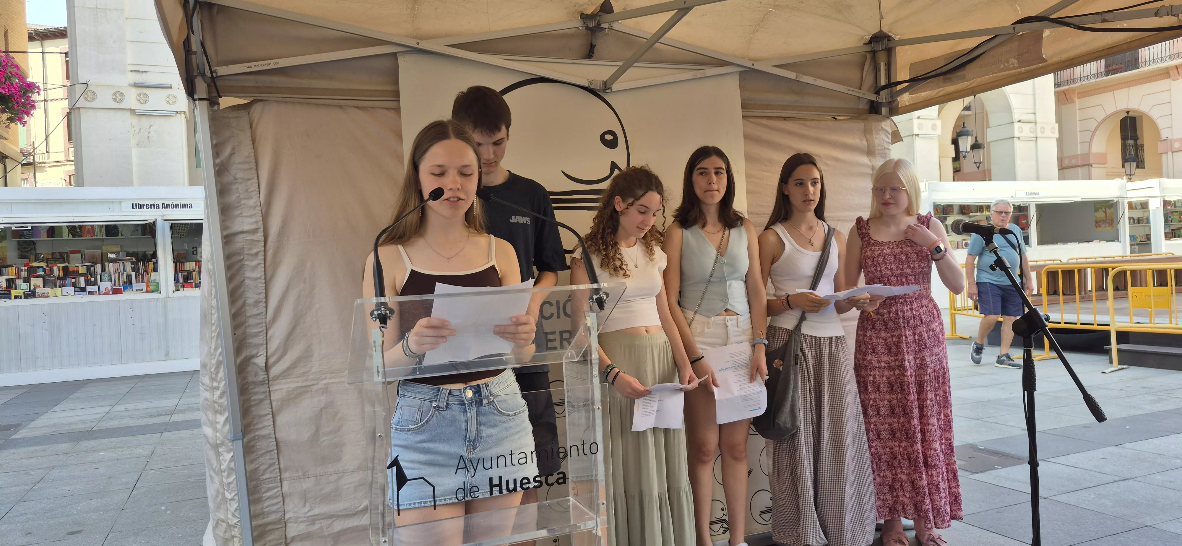 El Club Bibliojoven. Inauguración de la 42ª Feria del Libro de Huesca. Foto Myriam Martínez