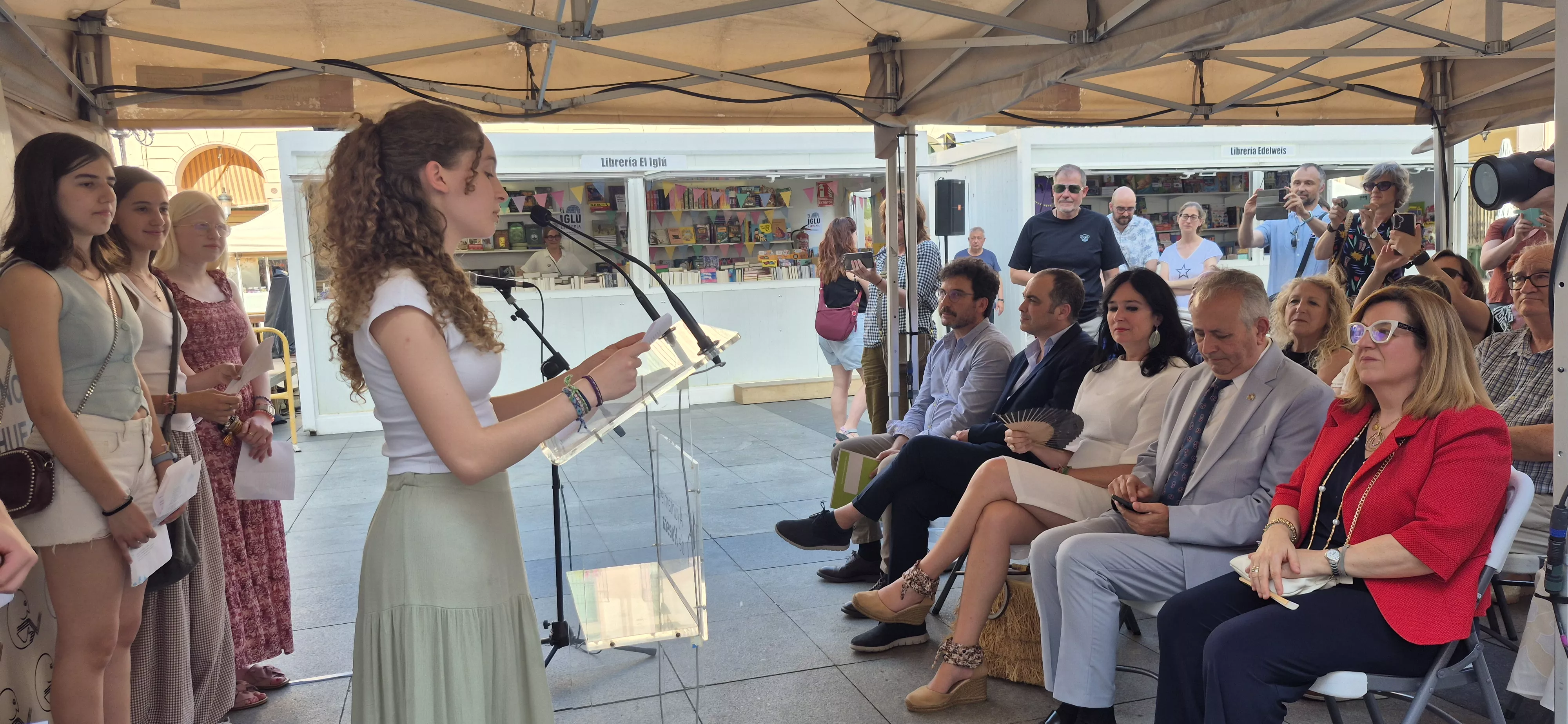 El Club Bibliojoven. Inauguración de la 42ª Feria del Libro de Huesca. Foto Myriam Martínez