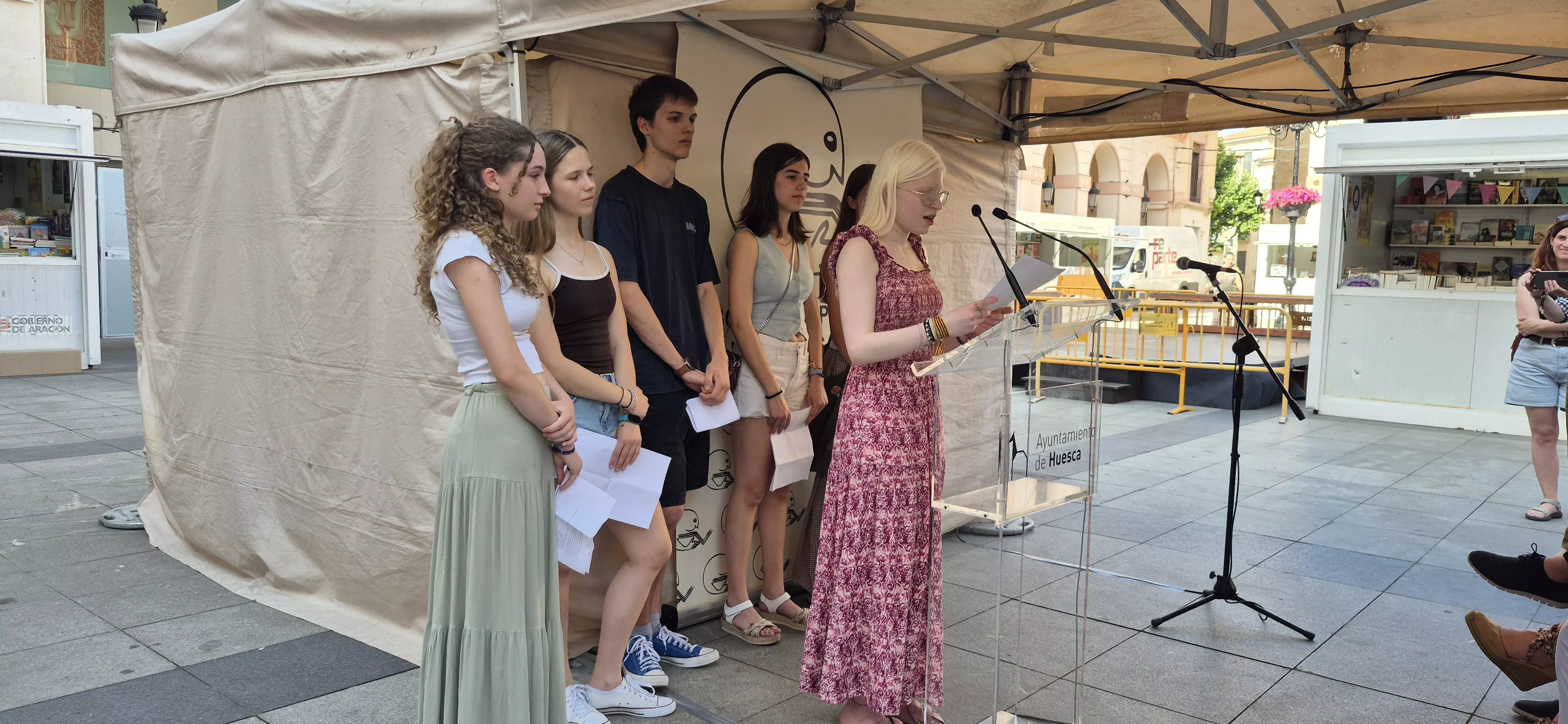 El Club Bibliojoven. Inauguración de la 42ª Feria del Libro de Huesca. Foto Myriam Martínez