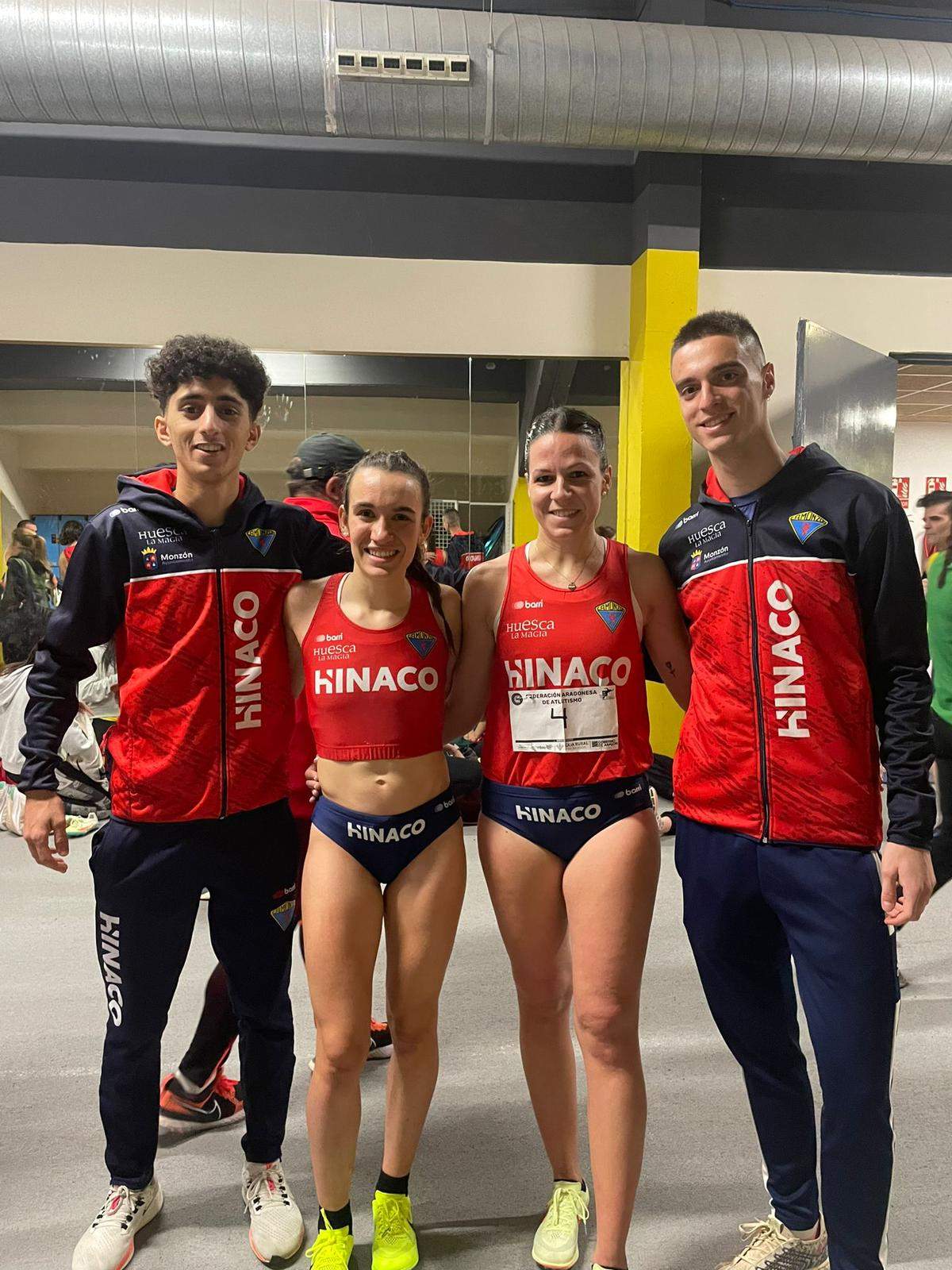 Lumbierres, Laplana, Barranco y Janati, varios de los atletas de Hinaco el sábado en Zaragoza.