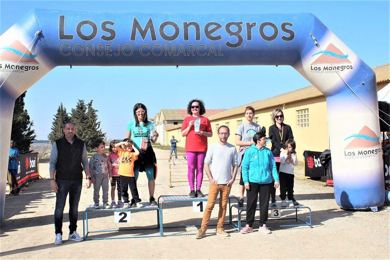 Imágenes del Cross de La Laguna en Sariñena. Podio master 35 femenina