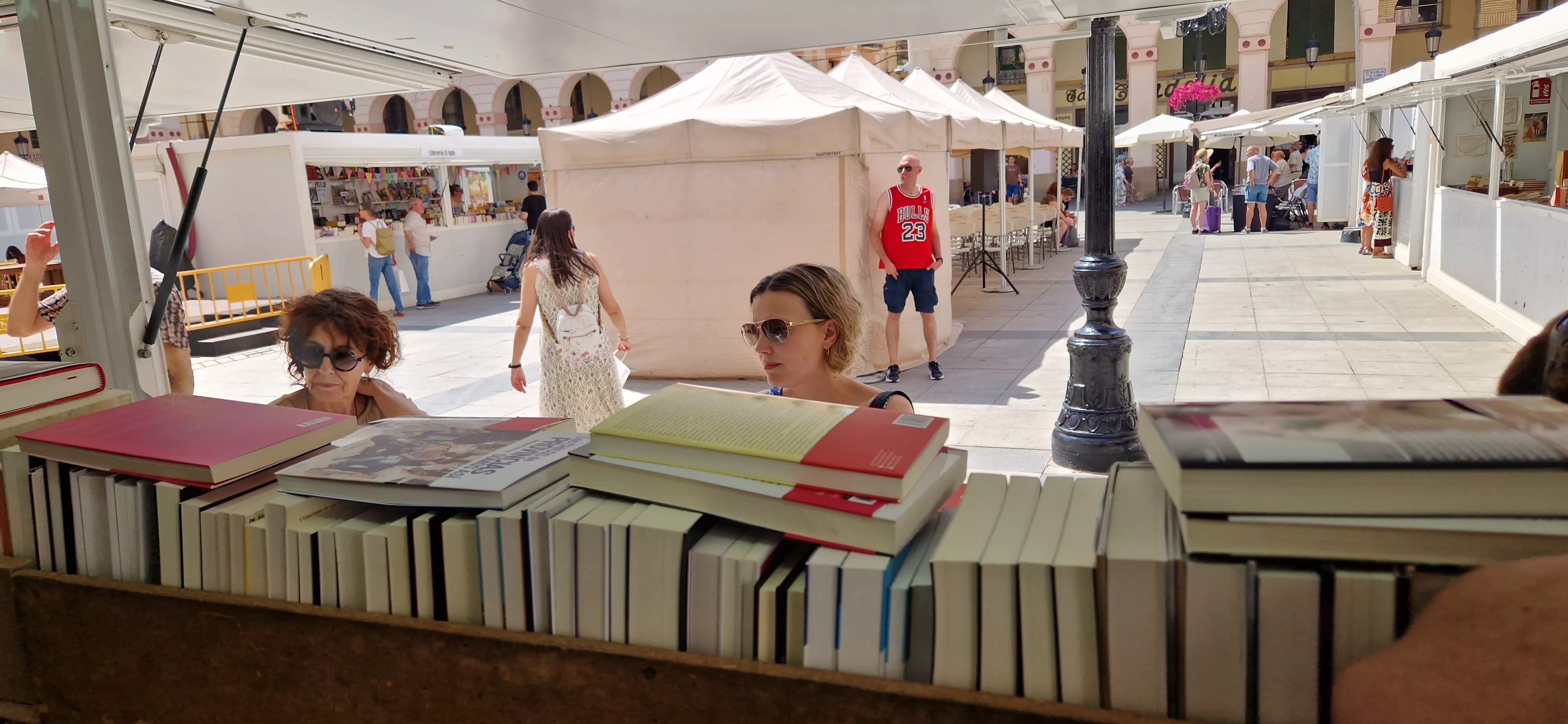 Feria del Libro de Huesca sábado 30 de mayo. Foto Myriam Martínez