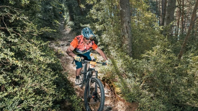 Por bosques. Turismo Villanúa / Yhabril Moro
