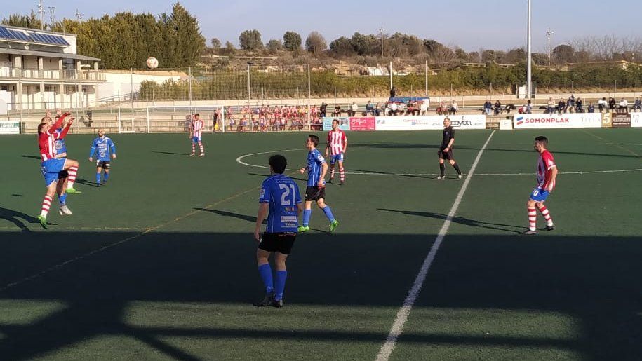 Un momento del Barbastro 2-2 Épila. Foto: @eltriangulitotv