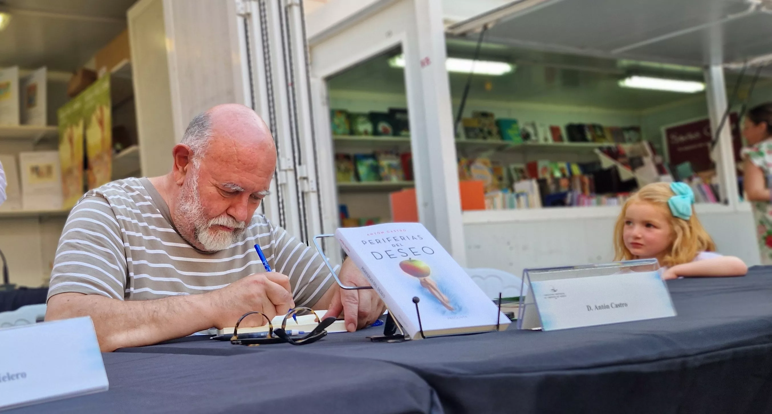 Antón Castró, en la 42ª Feria del Libro de Huesca. Foto Myriam Martínez