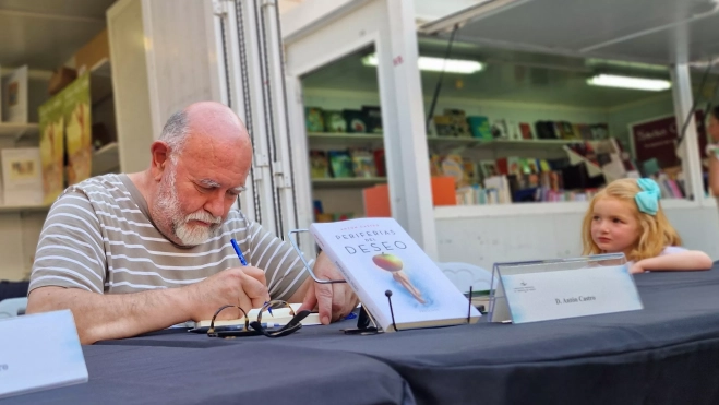 Antón Castró, en la 42ª Feria del Libro de Huesca. Foto Myriam Martínez Antón Castró, en la 42ª Feria del Libro de Huesca. Foto Myriam Martínez
