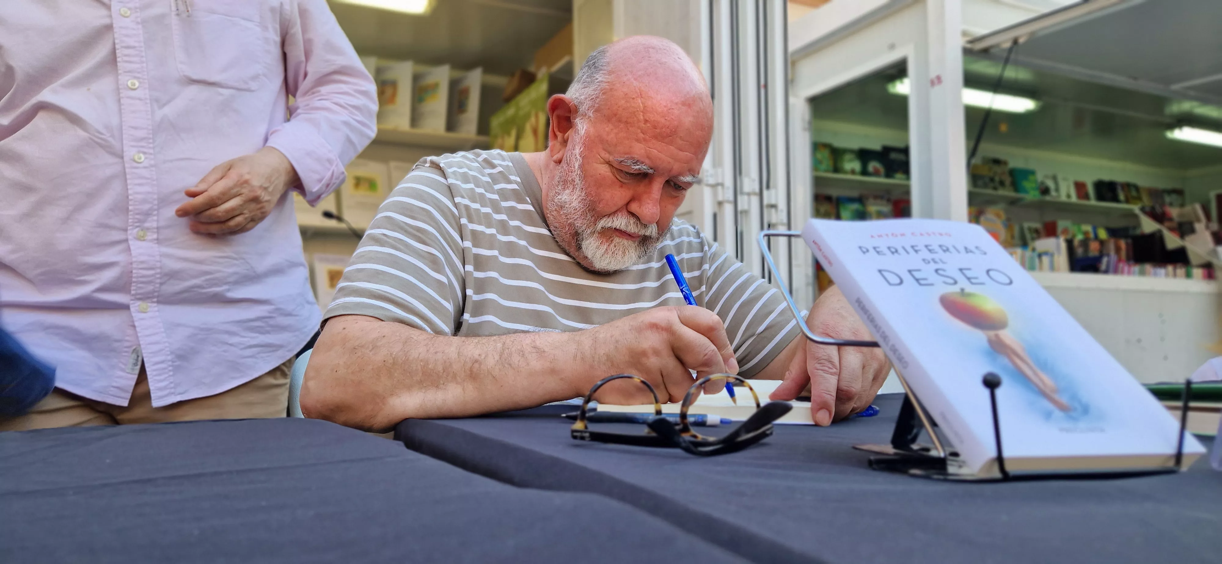 Antón Castró, en la 42ª Feria del Libro de Huesca. Foto Myriam Martínez