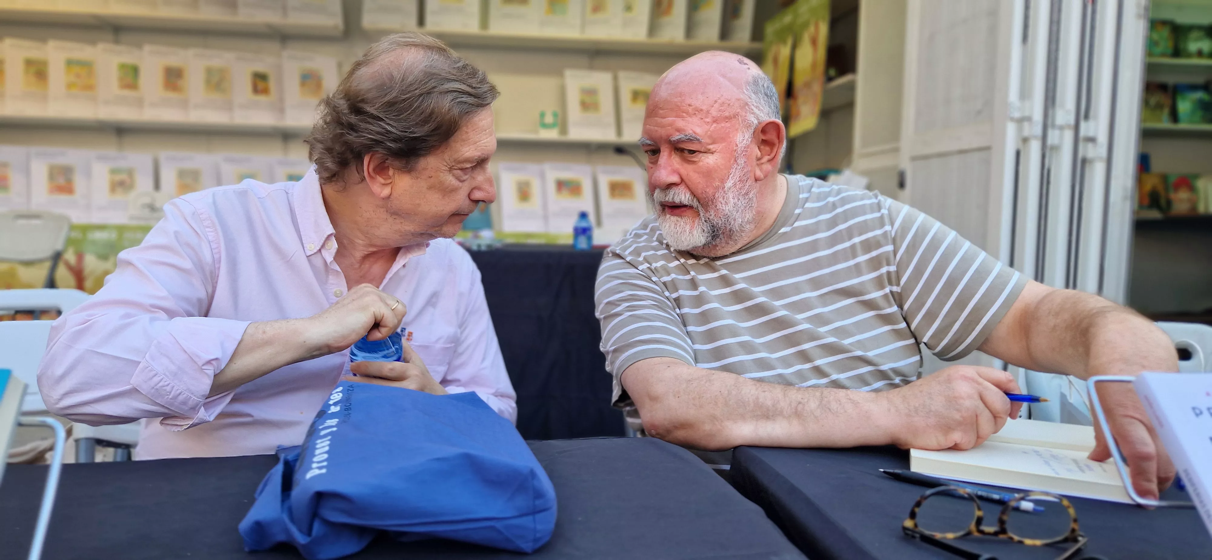 José Luis Melero y Antón Castró, en la 42ª Feria del Libro de Huesca. Foto Myriam Martínez