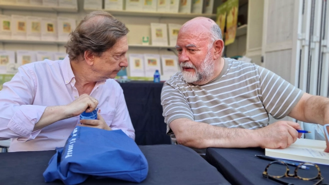 José Luis Melero y Antón Castró, en la 42ª Feria del Libro de Huesca. Foto Myriam Martínez José Luis Melero y Antón Castró, en la 42ª Feria del Libro de Huesca. Foto Myriam Martínez