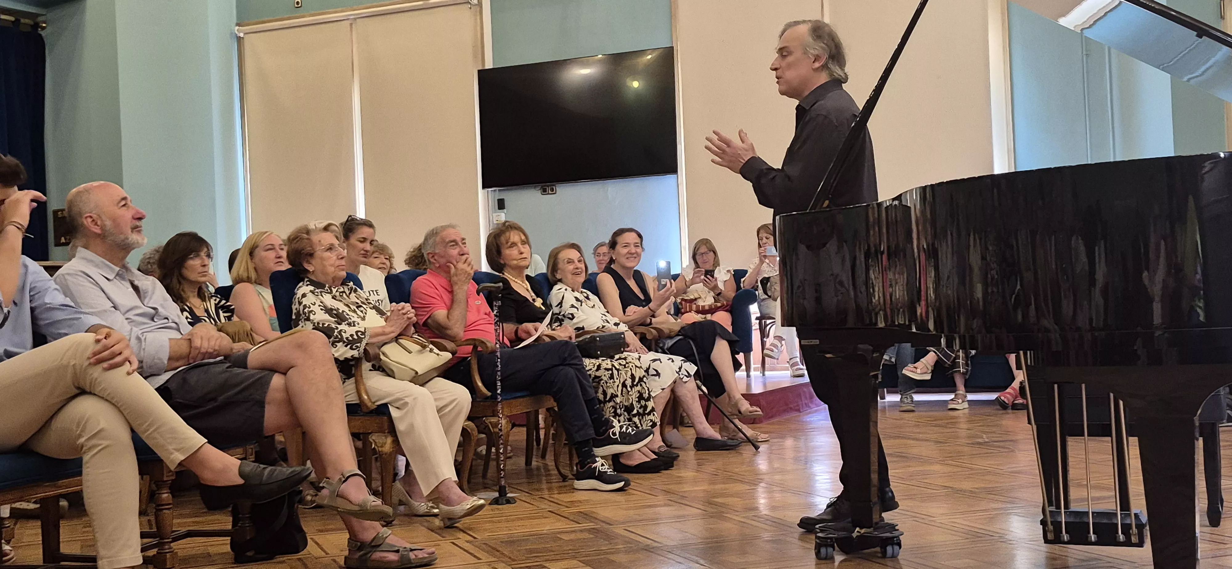 Actuación de Mariano Ferrández en Huesca. Foto Myriam Martínez