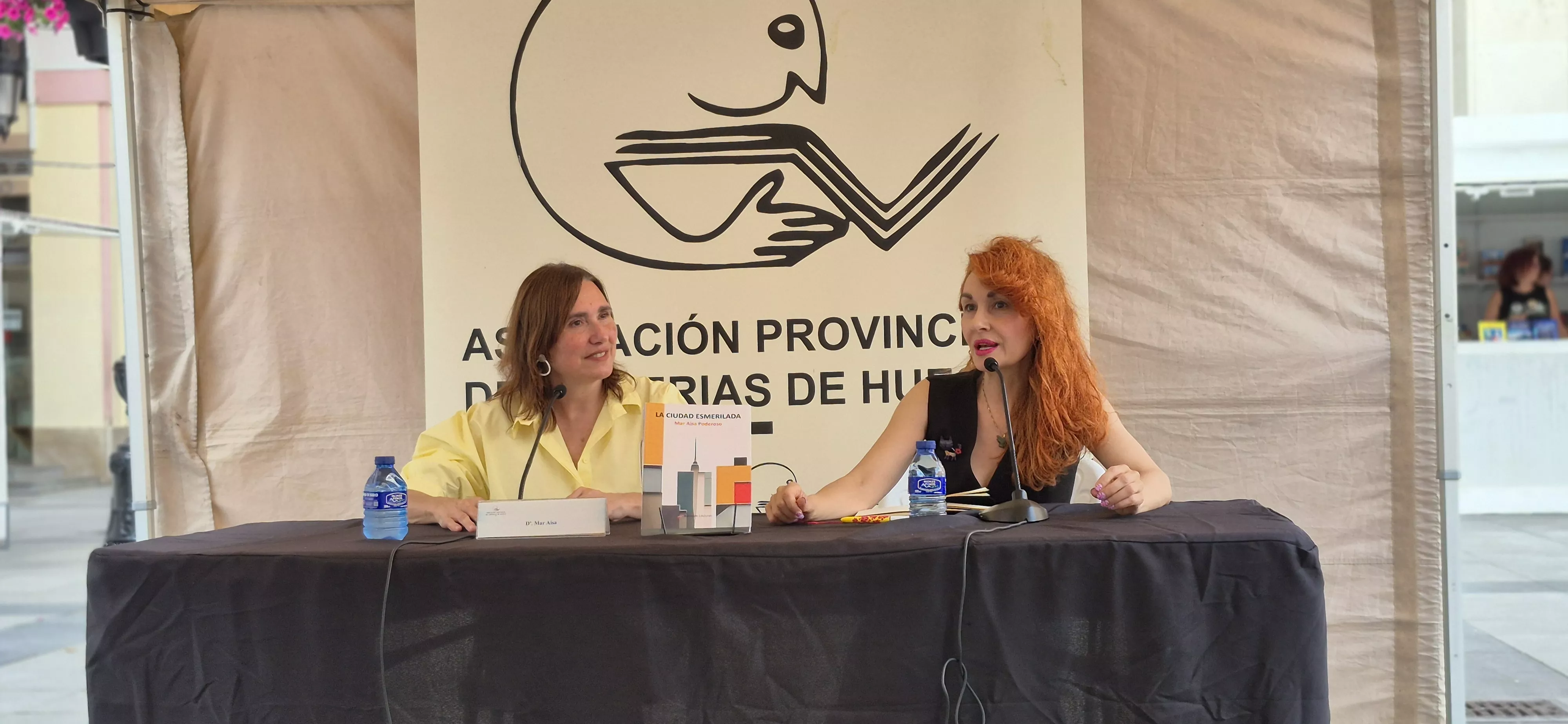 Mar Aísa y Angélica Morales. 42ª Feria del Libro de Huesca. Foto Myriam Martínez