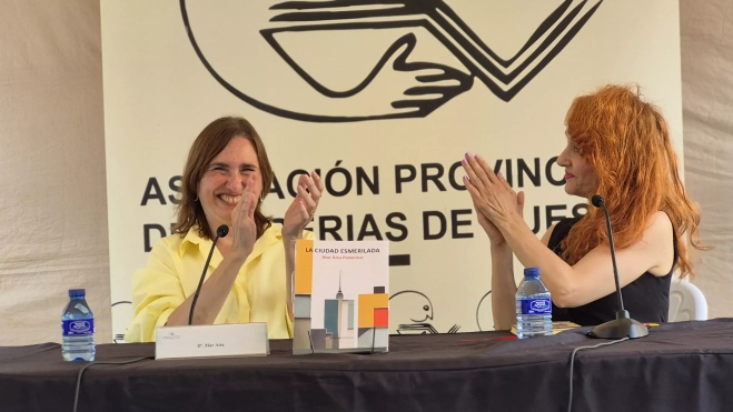 Mar Aísa y Angélica Morales. 42ª Feria del Libro de Huesca. Foto Myriam Martínez Mar Aísa y Angélica Morales. 42ª Feria del Libro de Huesca. Foto Myriam Martínez
