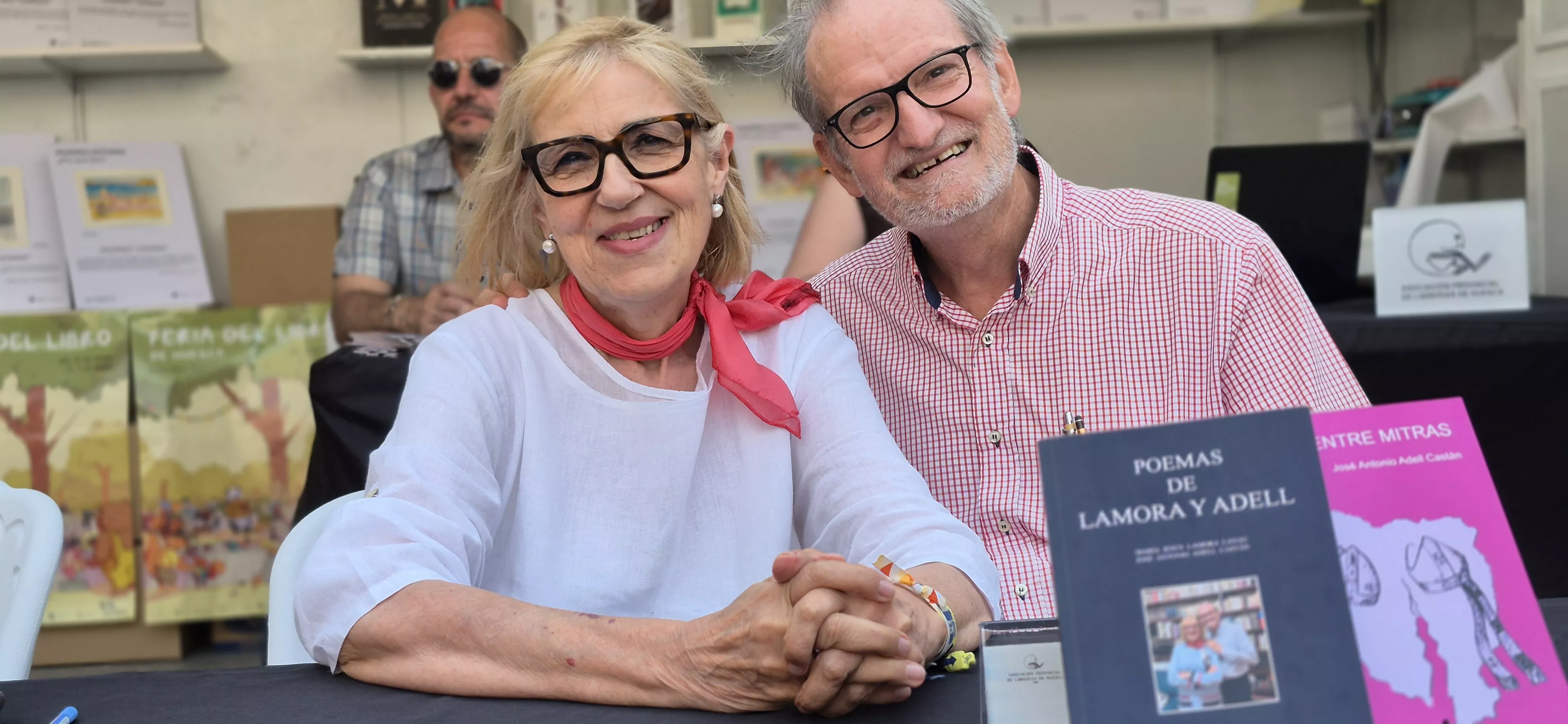 María Jesús Lamora y José Antonio Adell.42ª Feria del Libro de Huesca. Foto Myriam Martínez