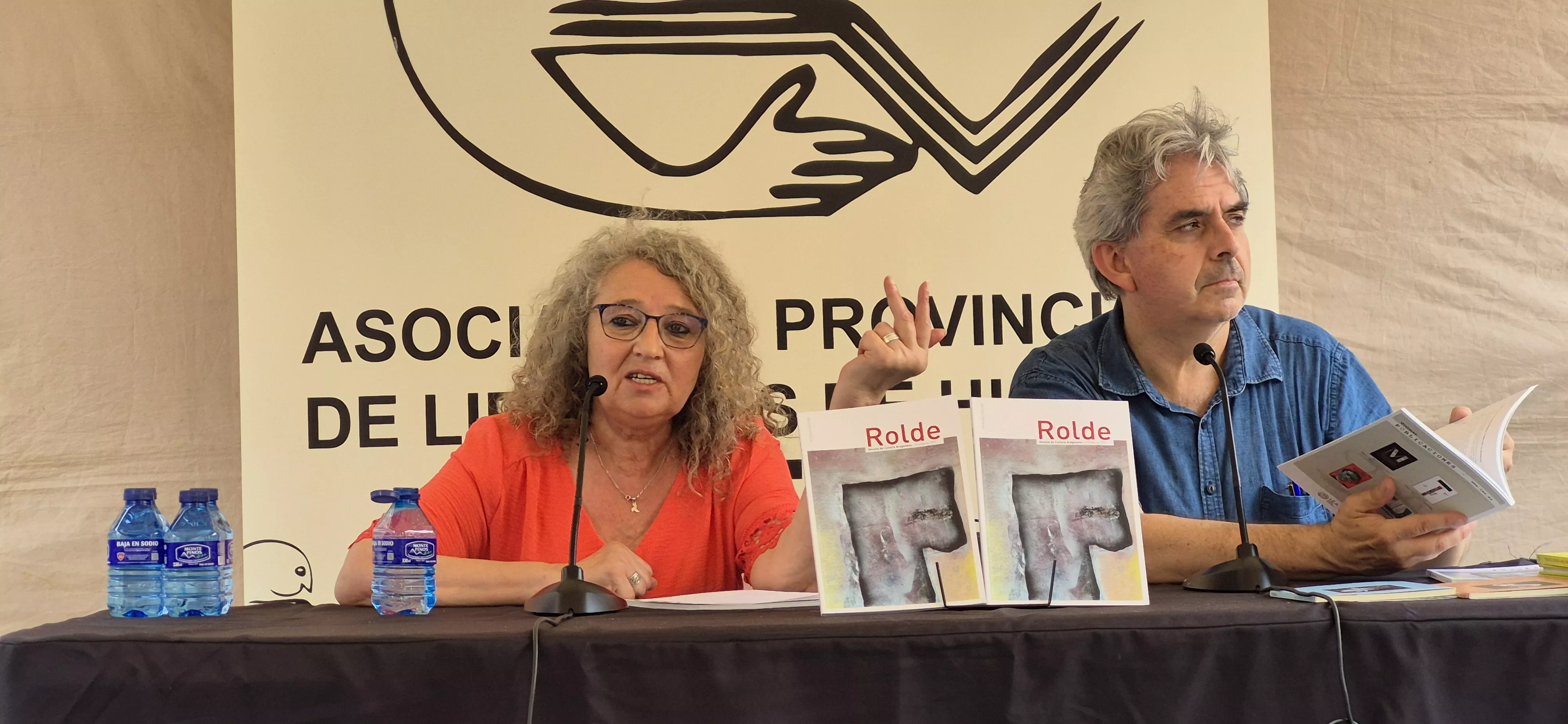 Paz Ríos y Carlos Serrano. 42ª Feria del Libro de Huesca. Foto Myriam Martínez